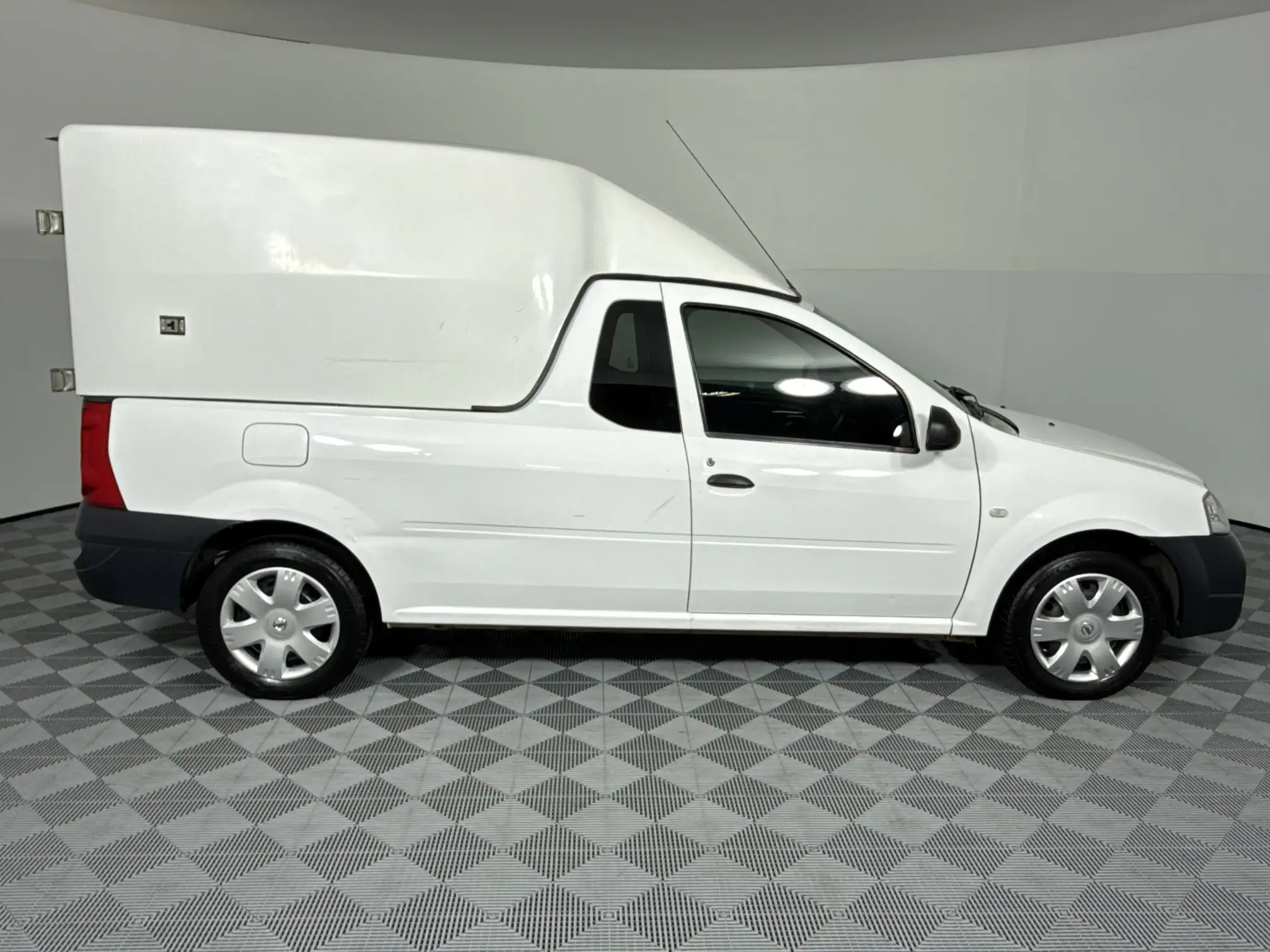 Nissan NP200