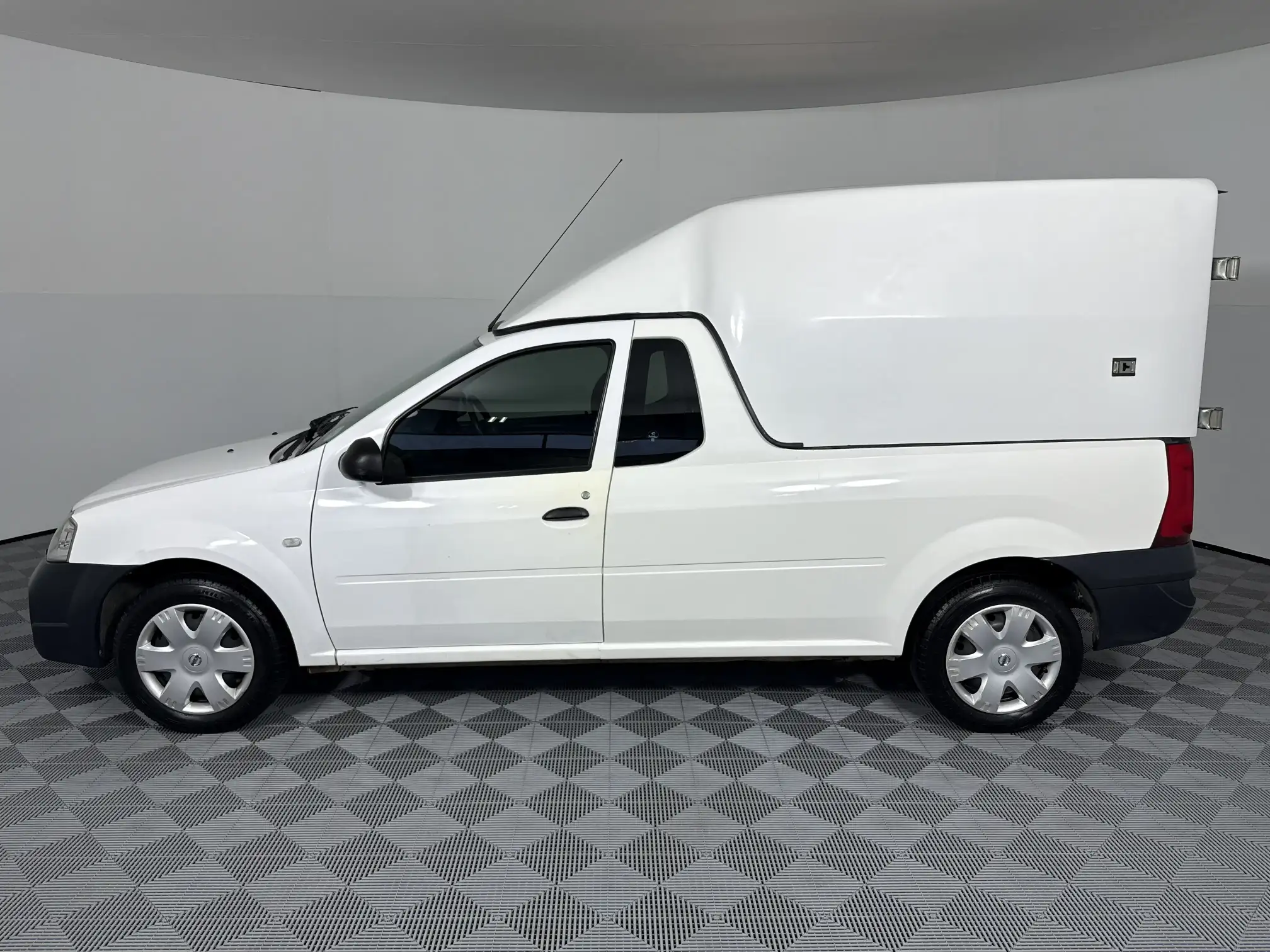 Nissan NP200