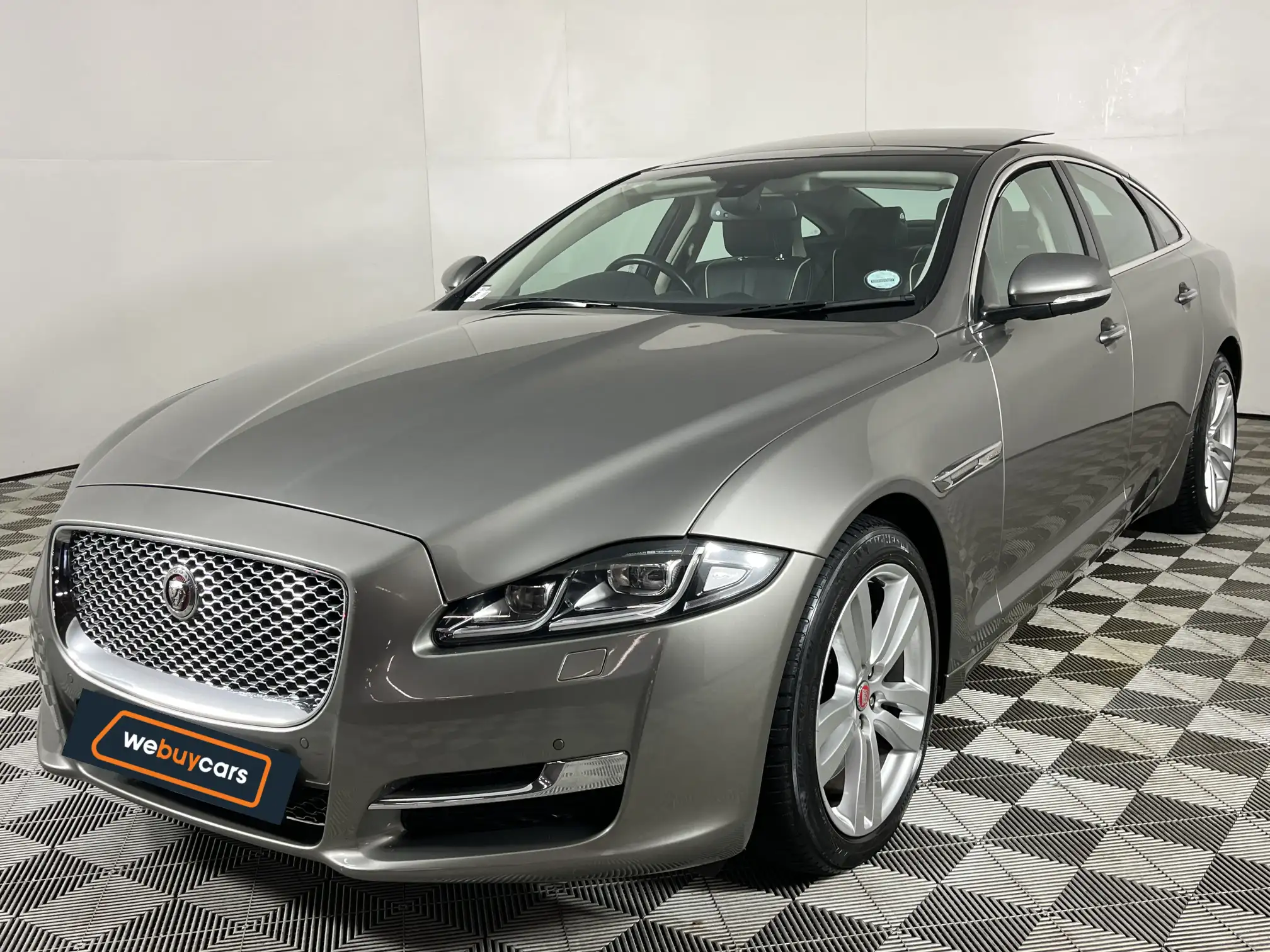 Jaguar XJ