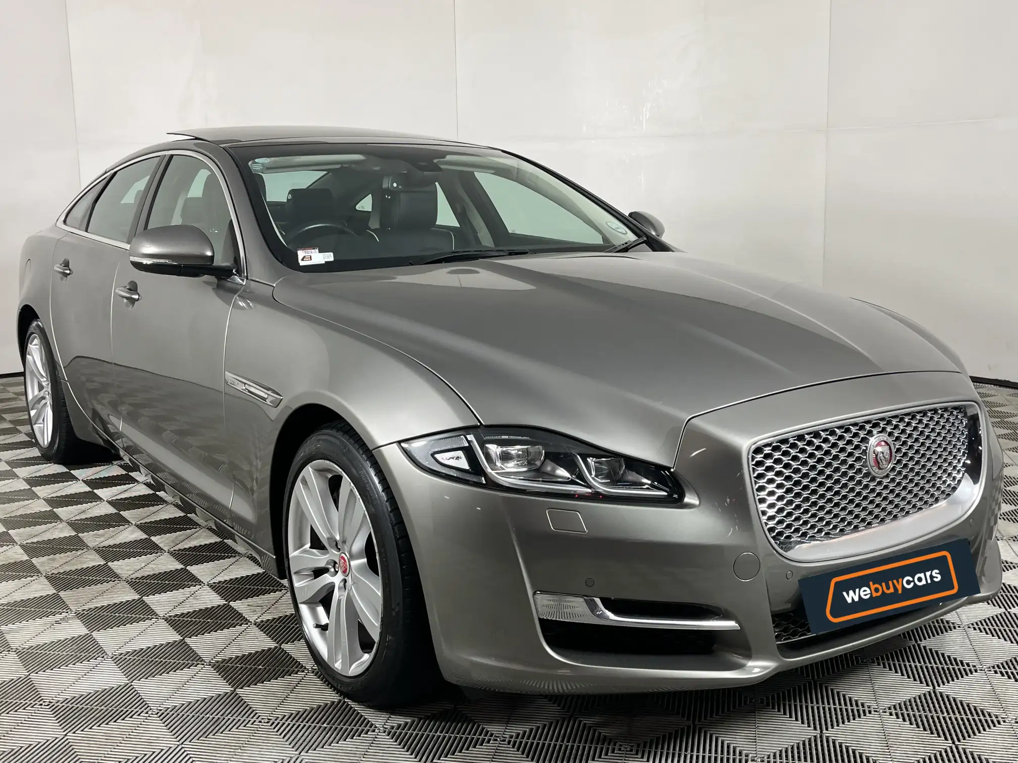 Jaguar XJ