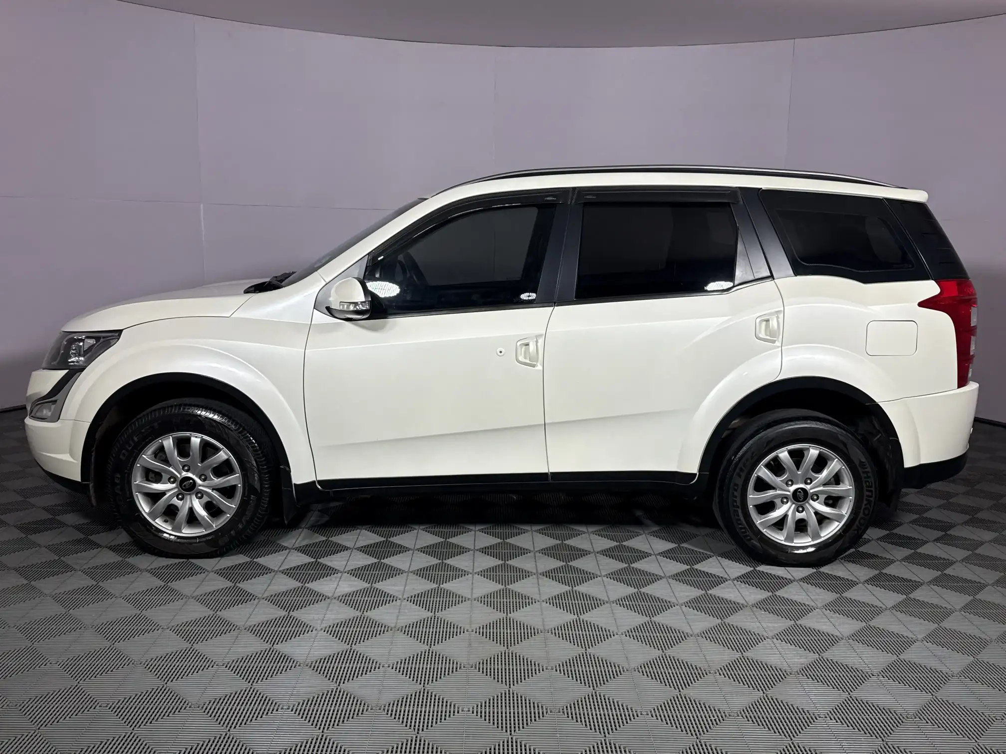 Mahindra XUV