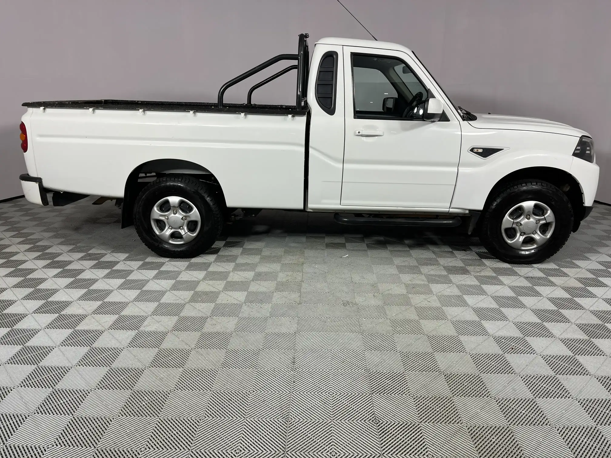 Mahindra PIK UP