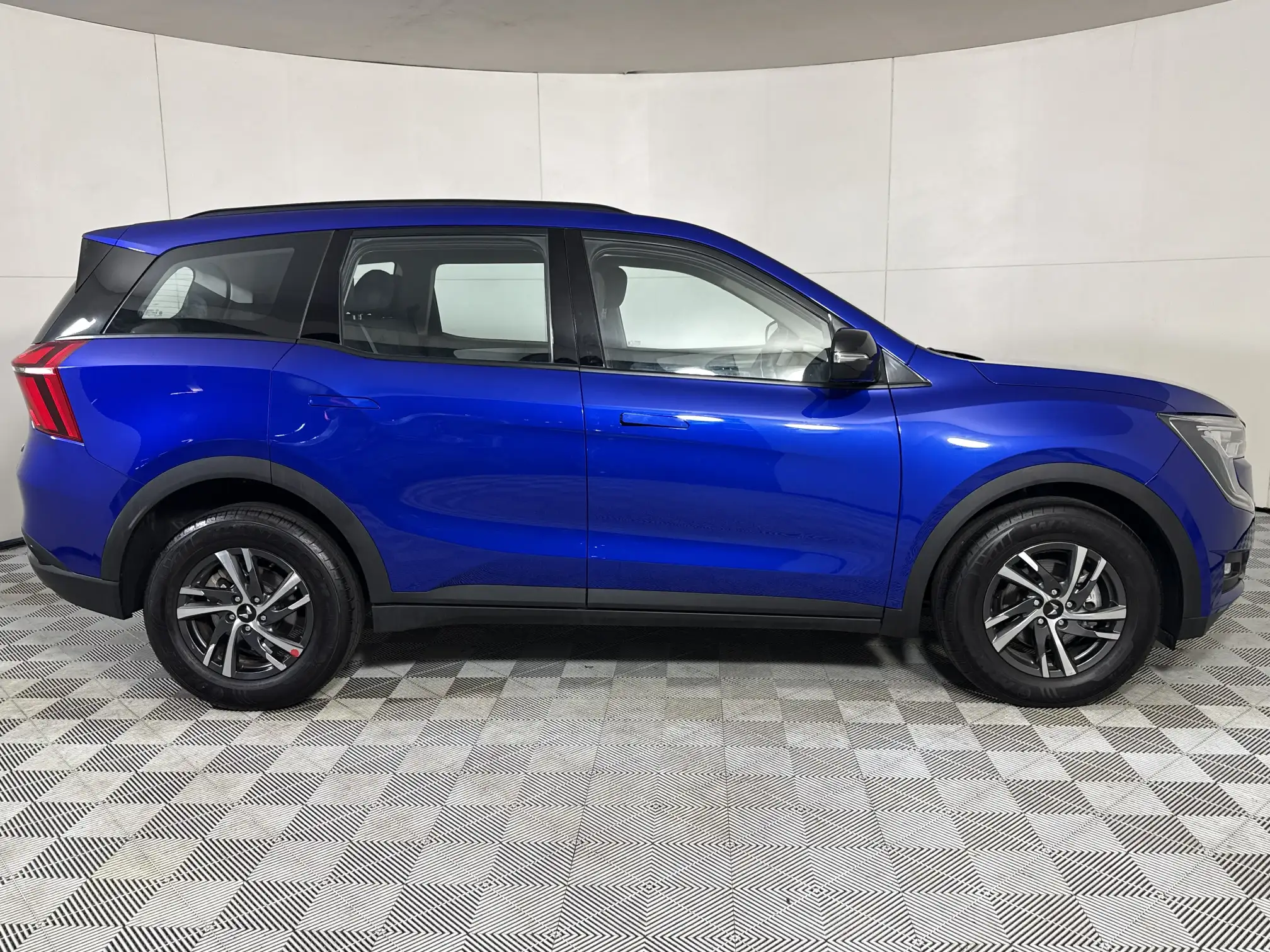 Mahindra XUV 700