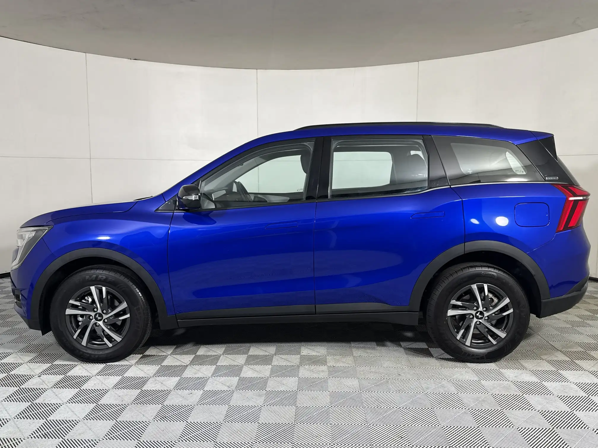 Mahindra XUV 700
