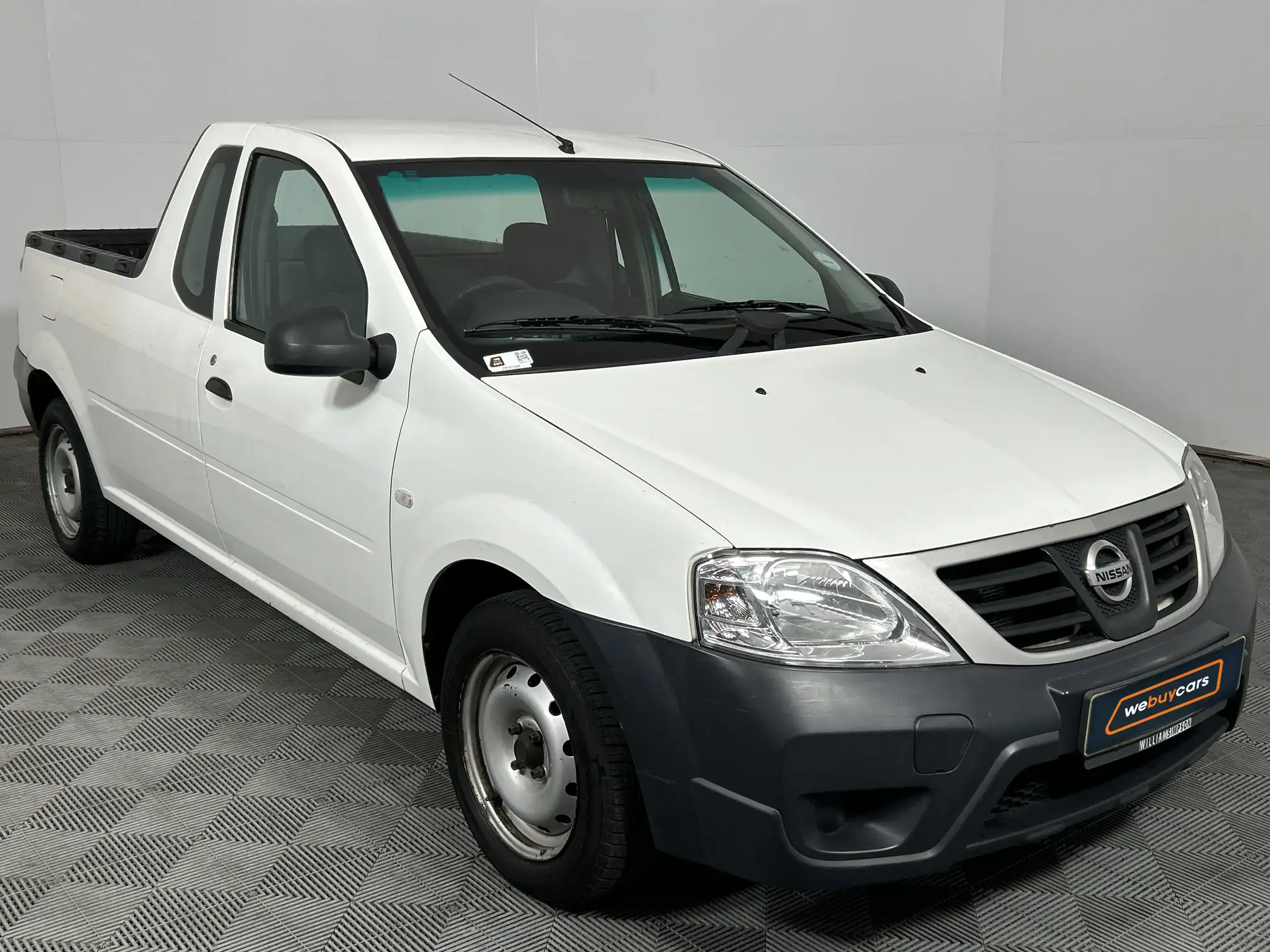 Nissan NP200