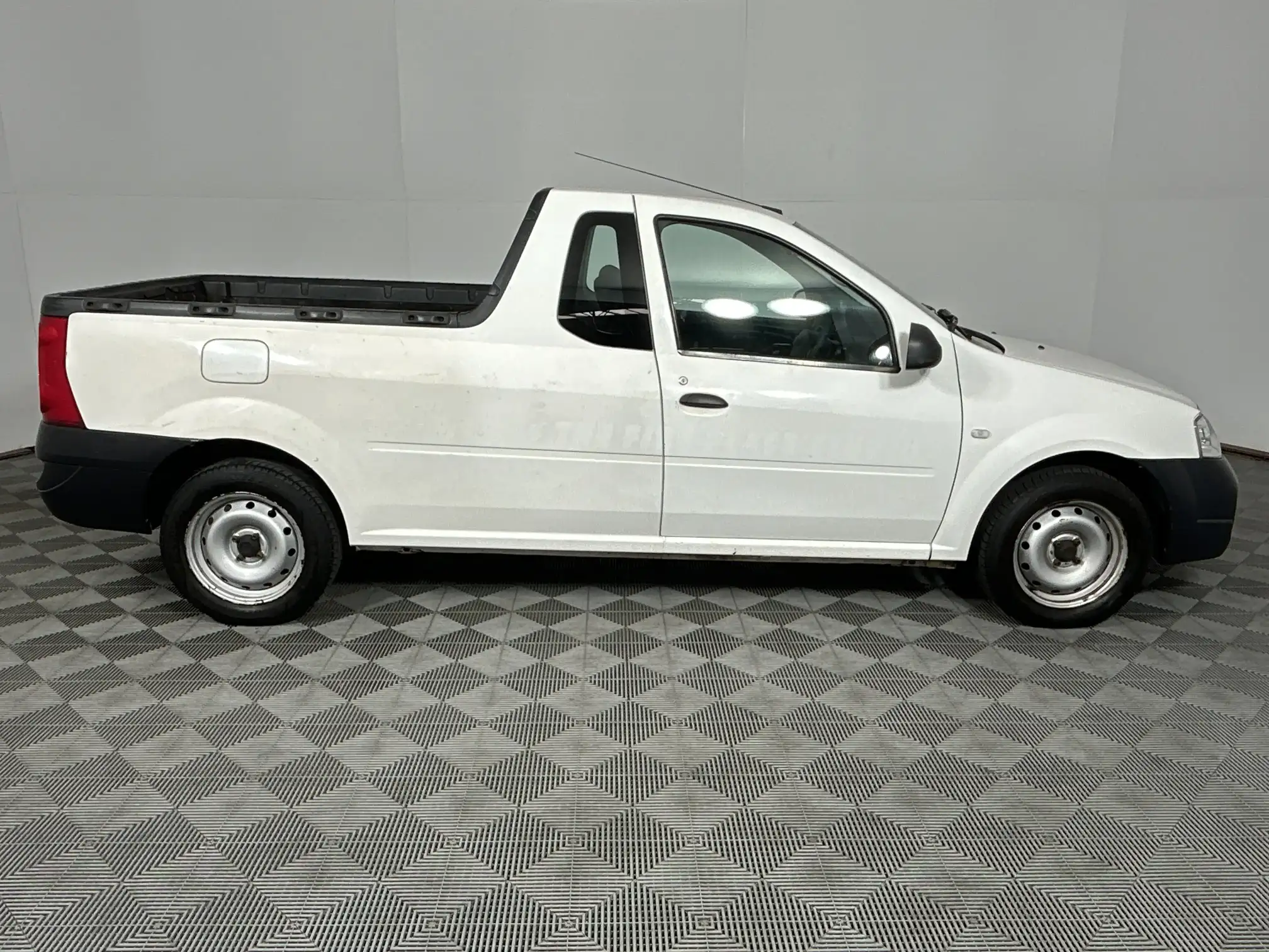 Nissan NP200