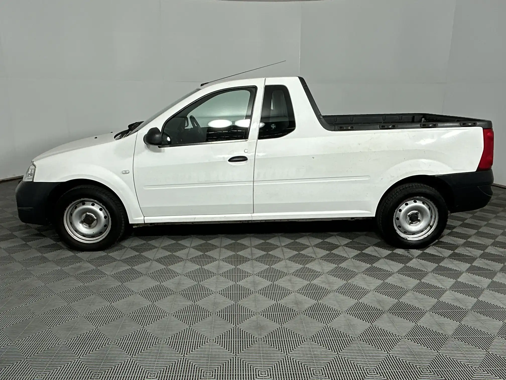 Nissan NP200