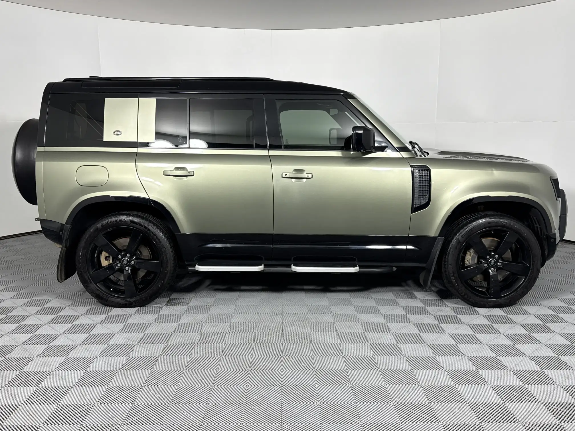 Land Rover Defender 110