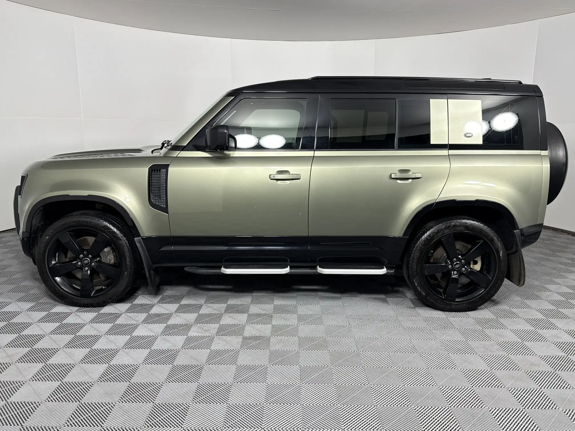 Land Rover Defender 110