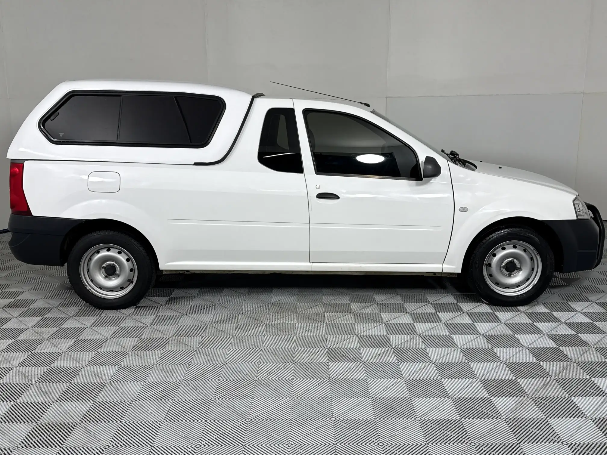 Nissan NP200