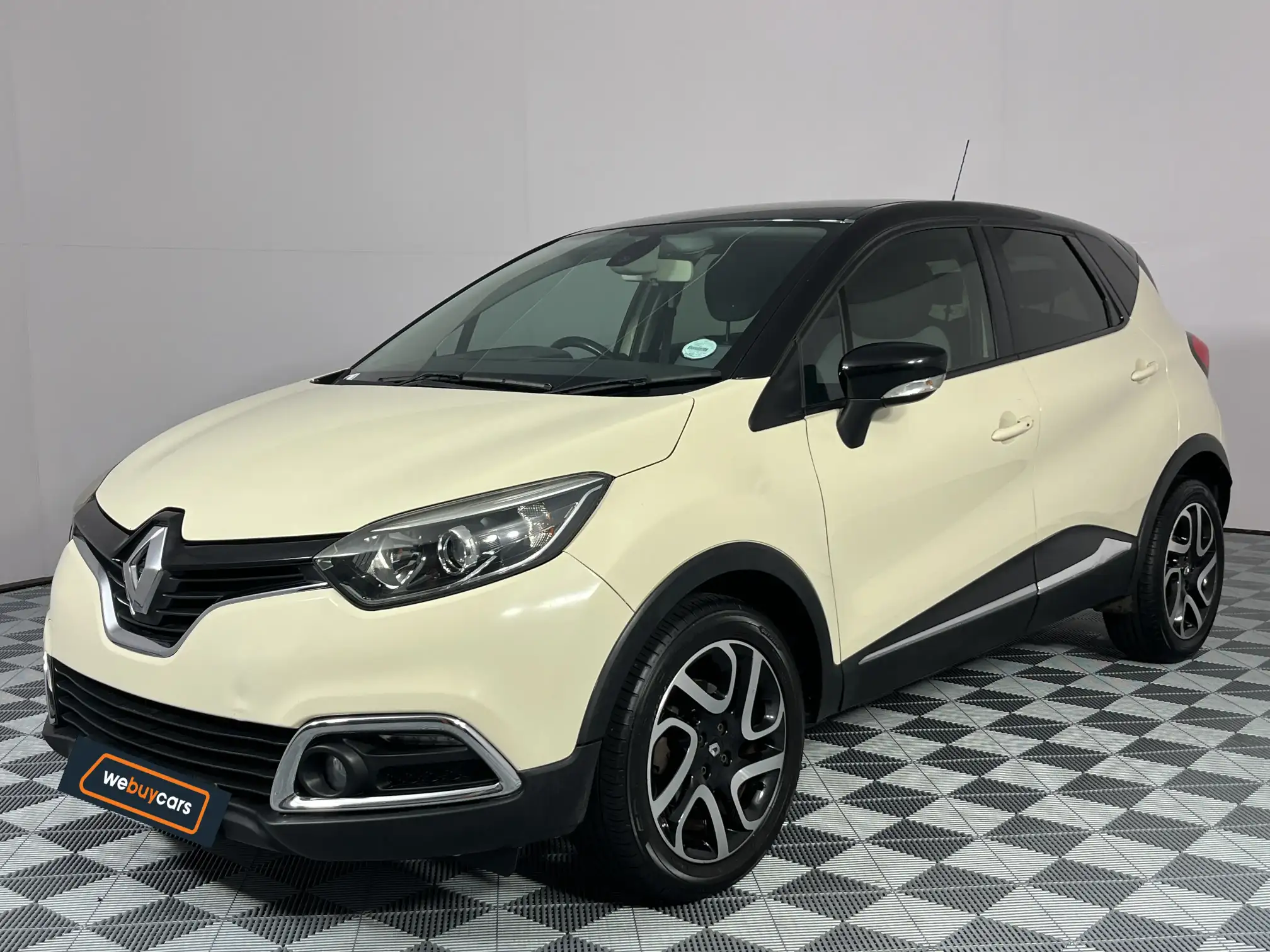 2016 Renault Captur 1.5 DCI Dynamique 5-Door (66 KW) at Lansdowne (WC) for sale R104000