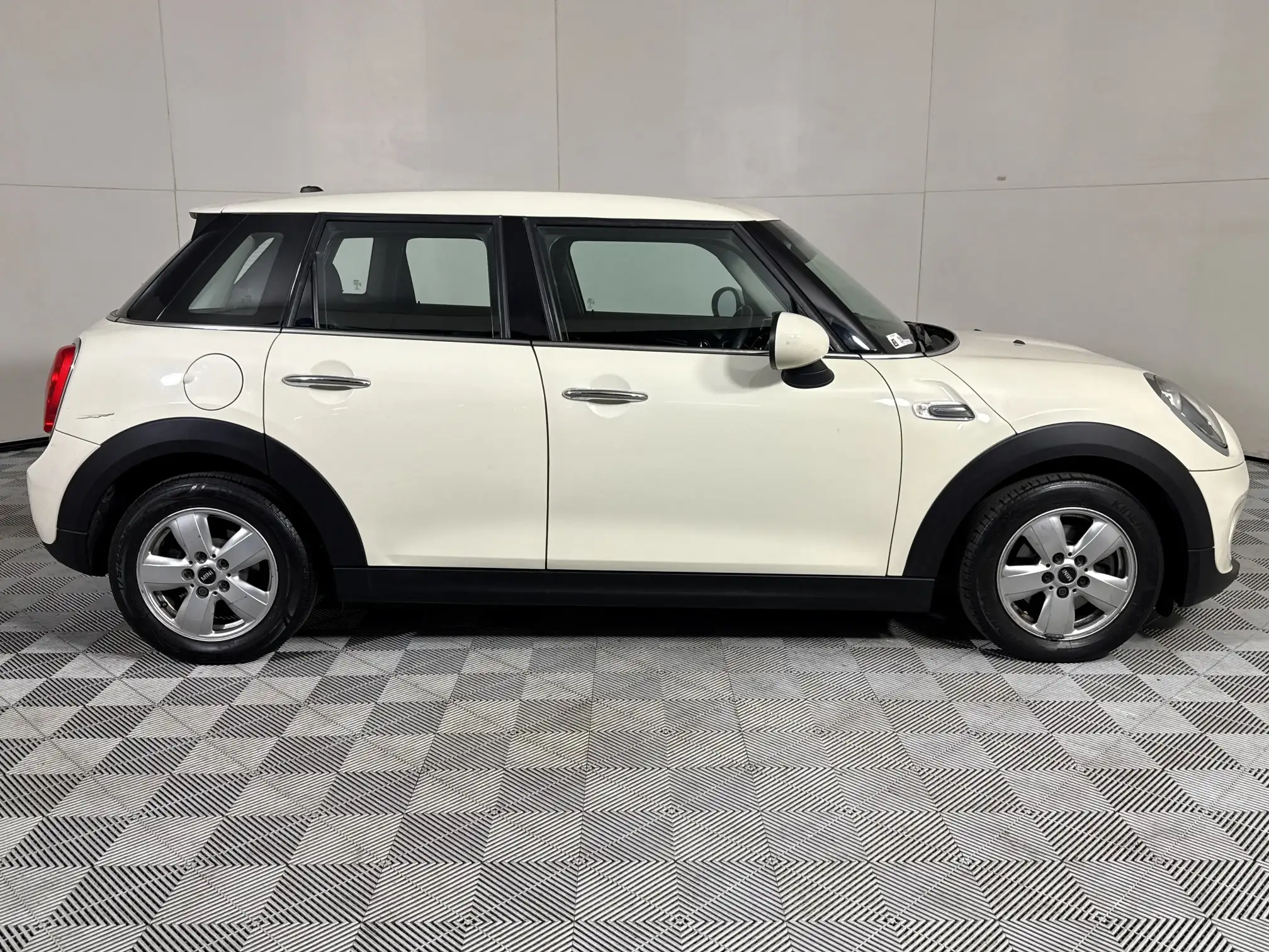 Mini Cooper 5DR