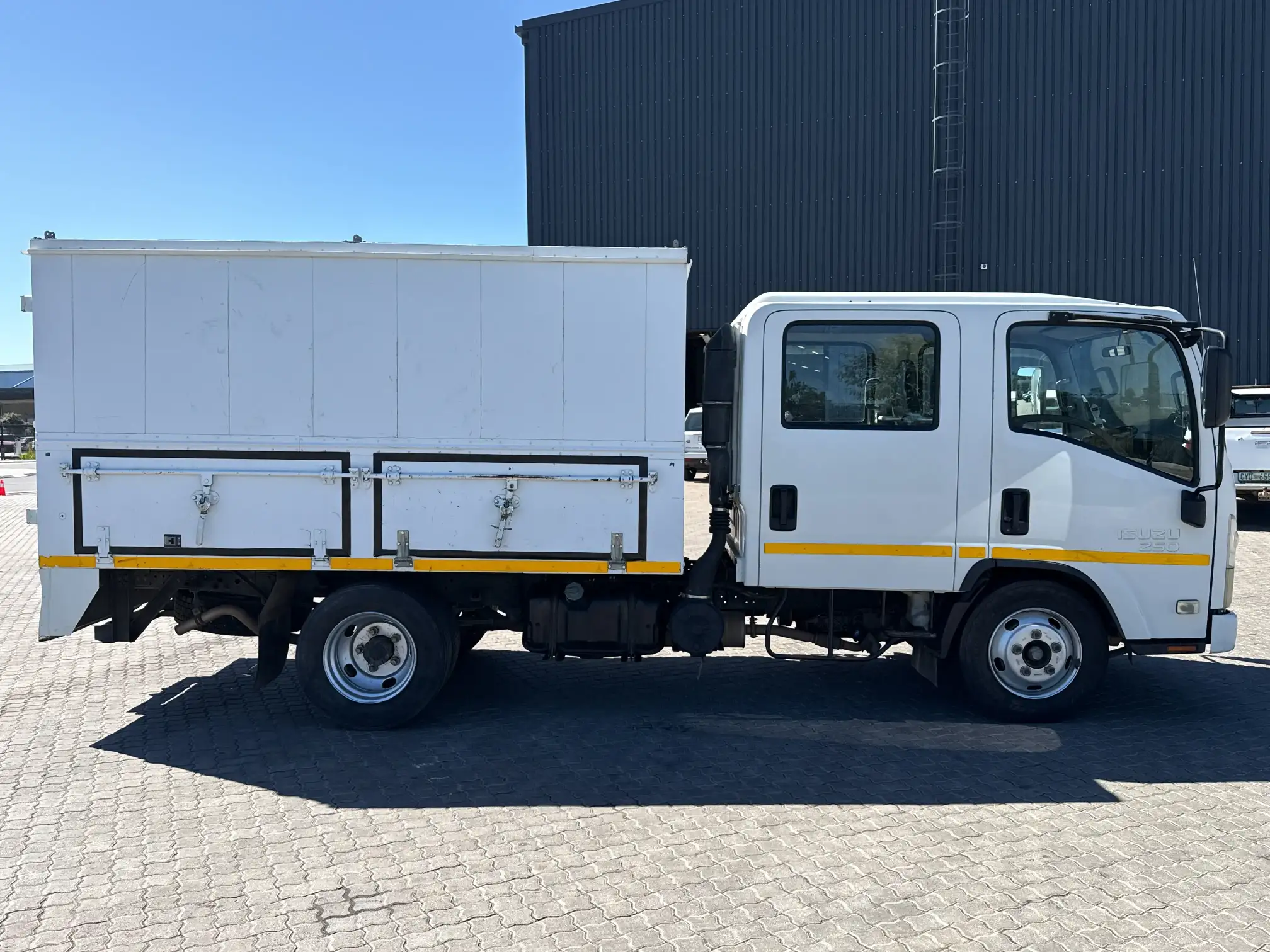Isuzu NMR