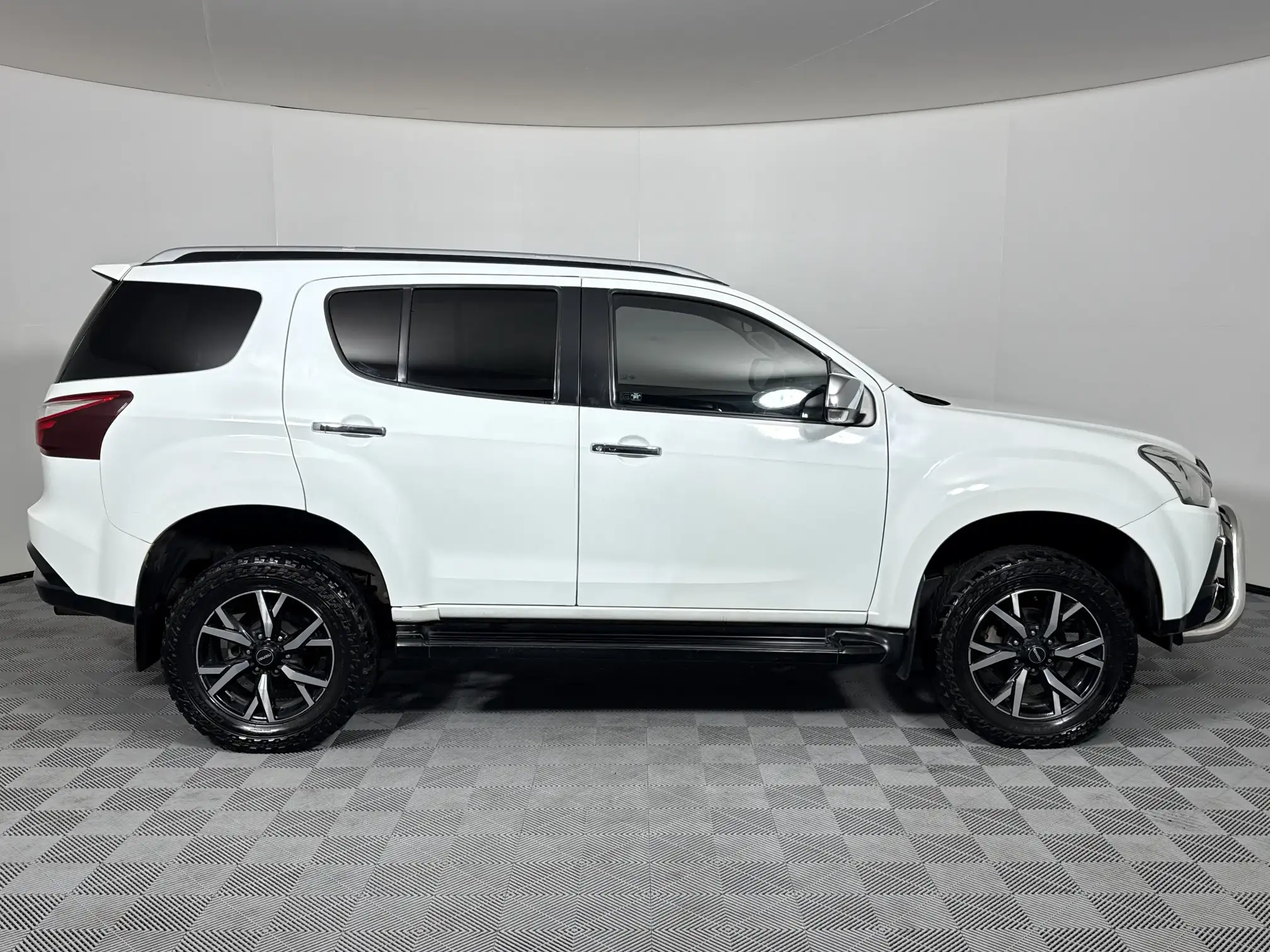 Isuzu MU-X