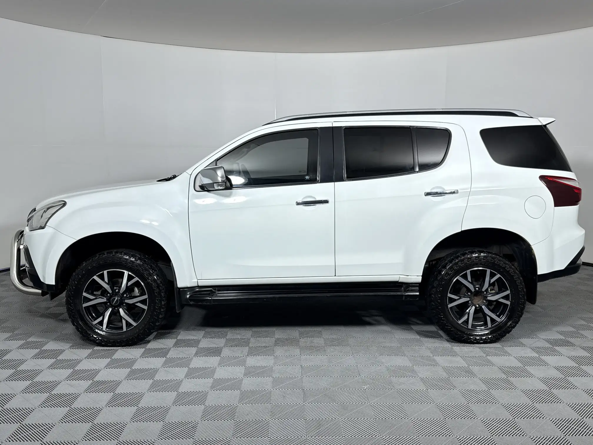 Isuzu MU-X