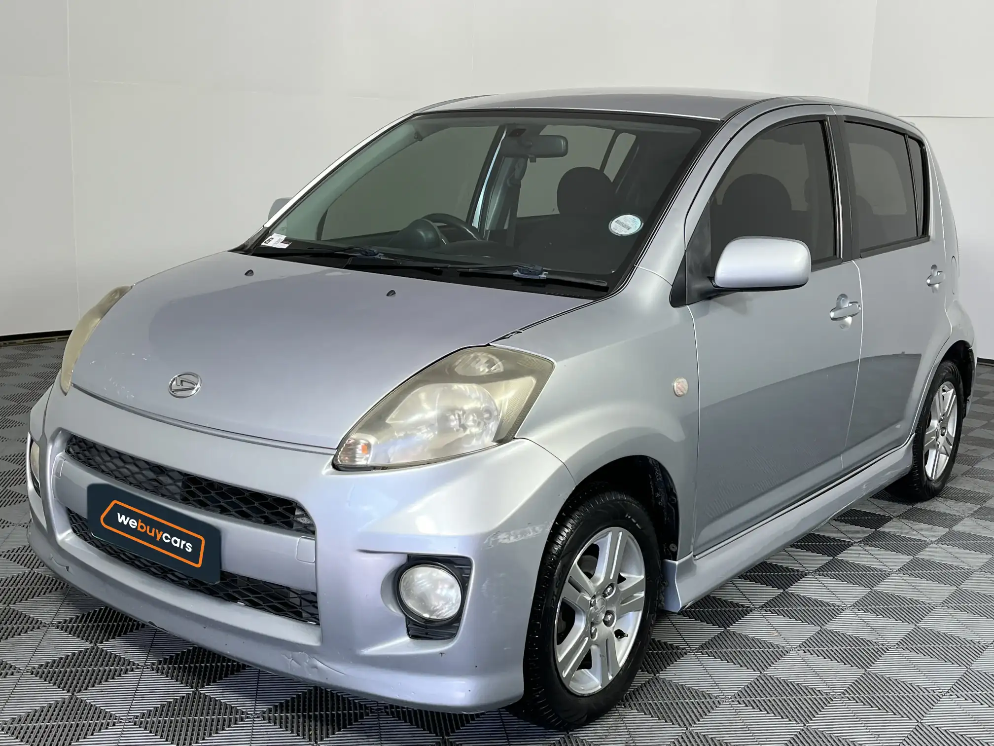 2005 Daihatsu Sirion