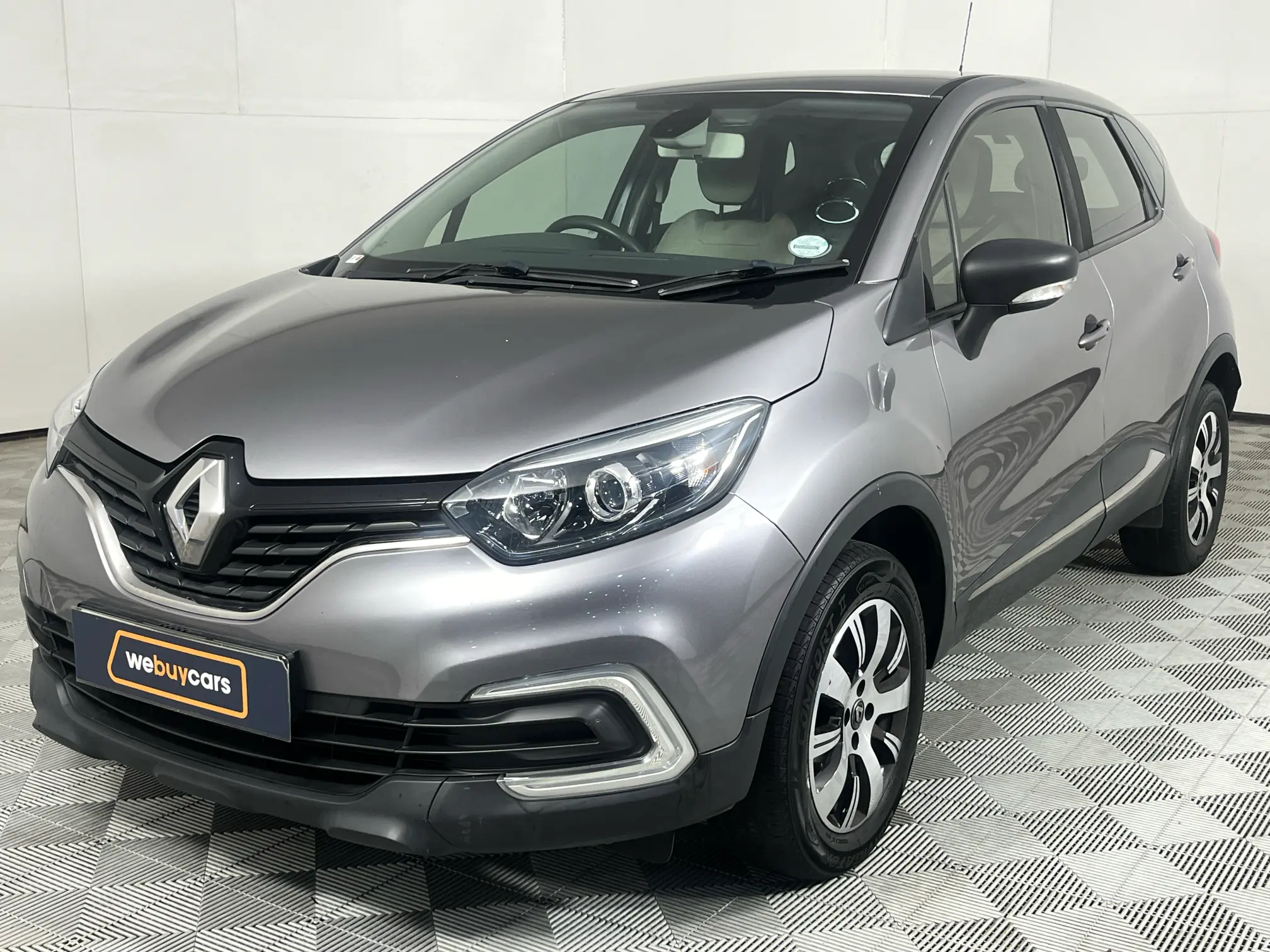 2017 Renault Captur 900t Blaze 5-Door (66 KW)