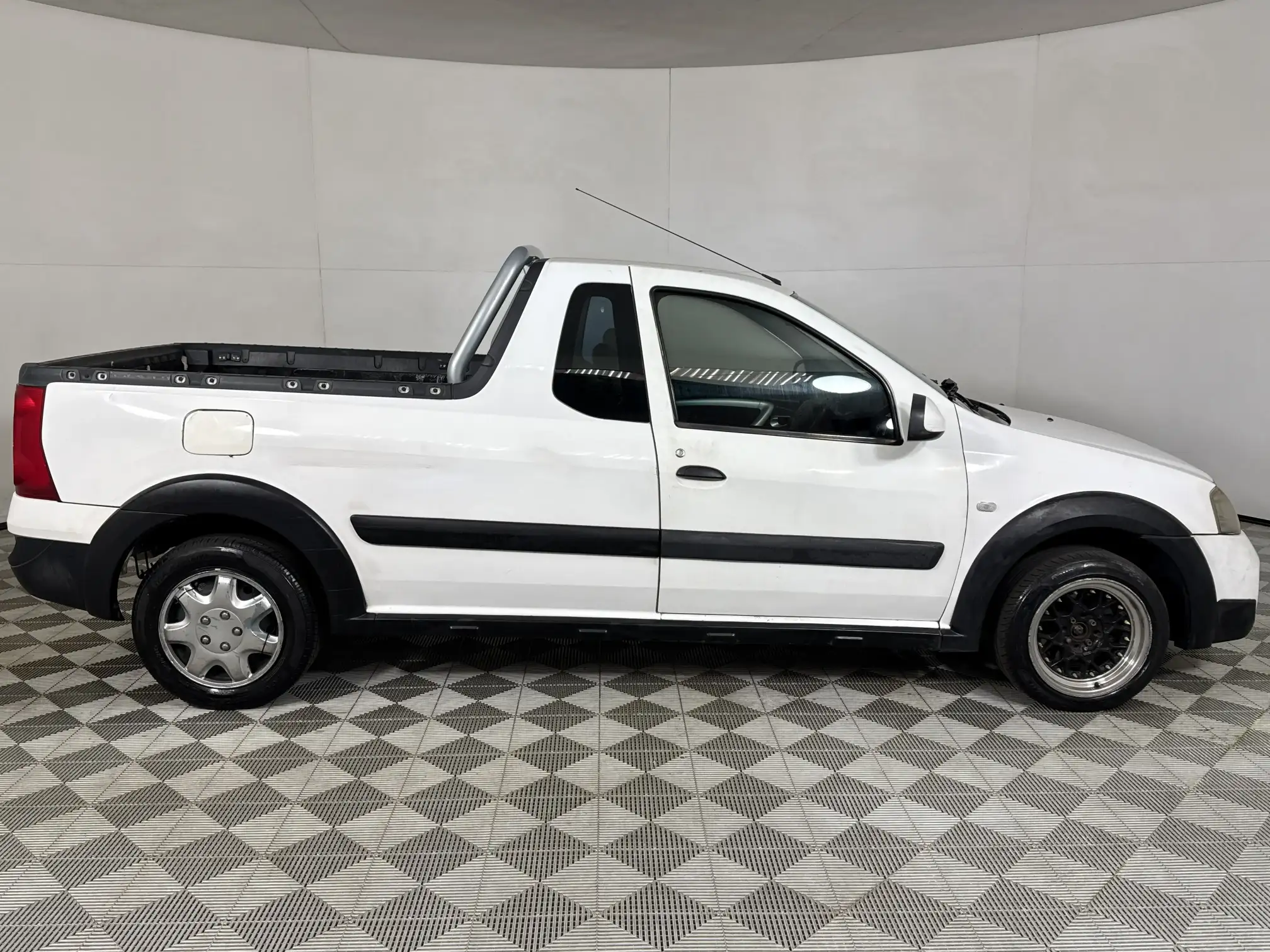 Nissan NP200