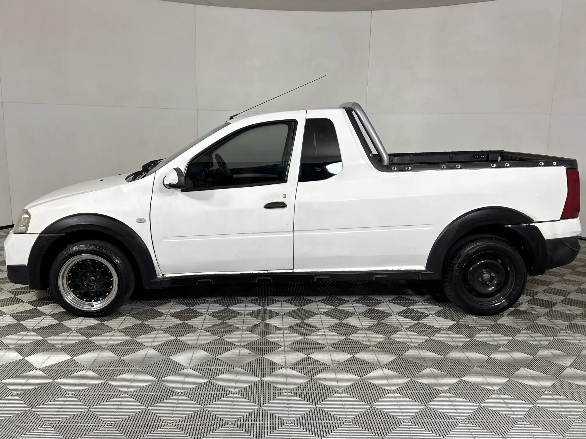 Nissan NP200