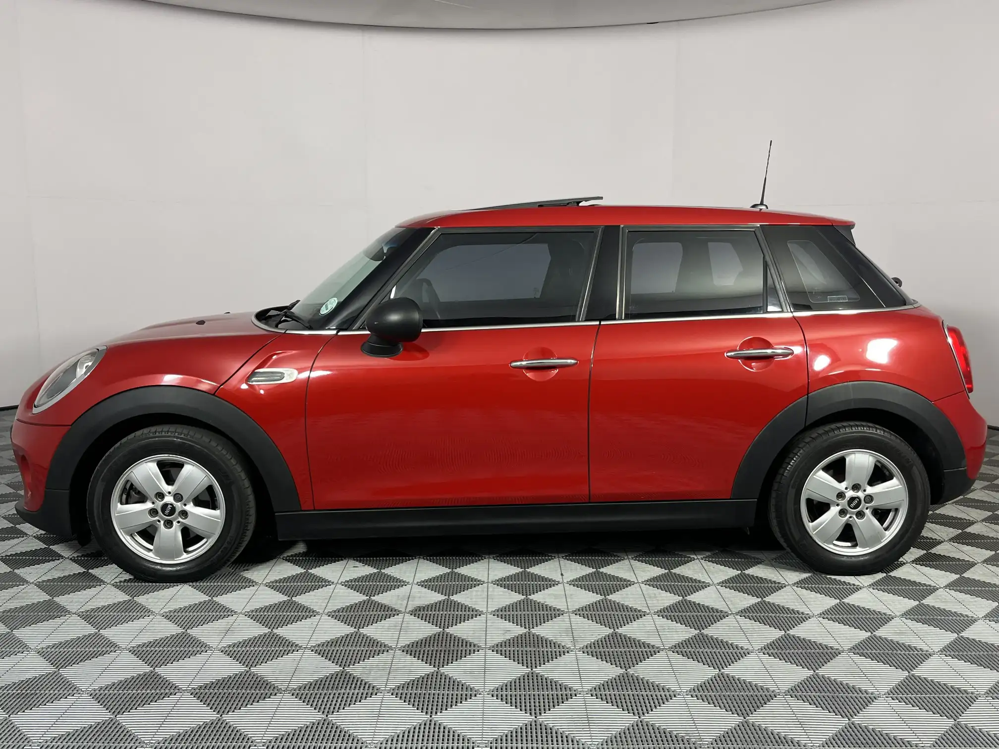Mini Cooper 5DR