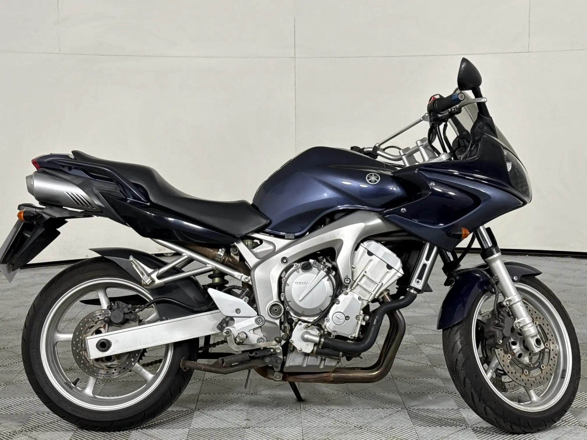 2005 Yamaha FZ6