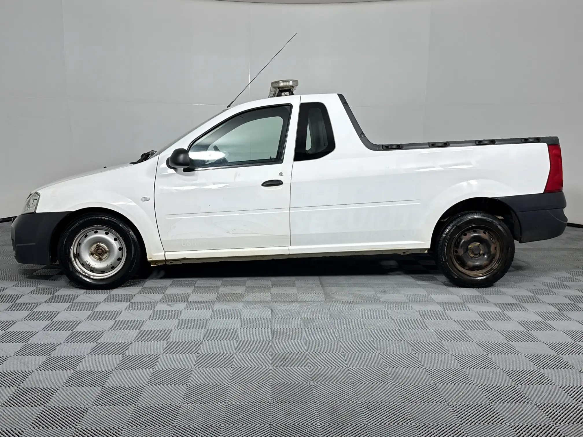 Nissan NP200