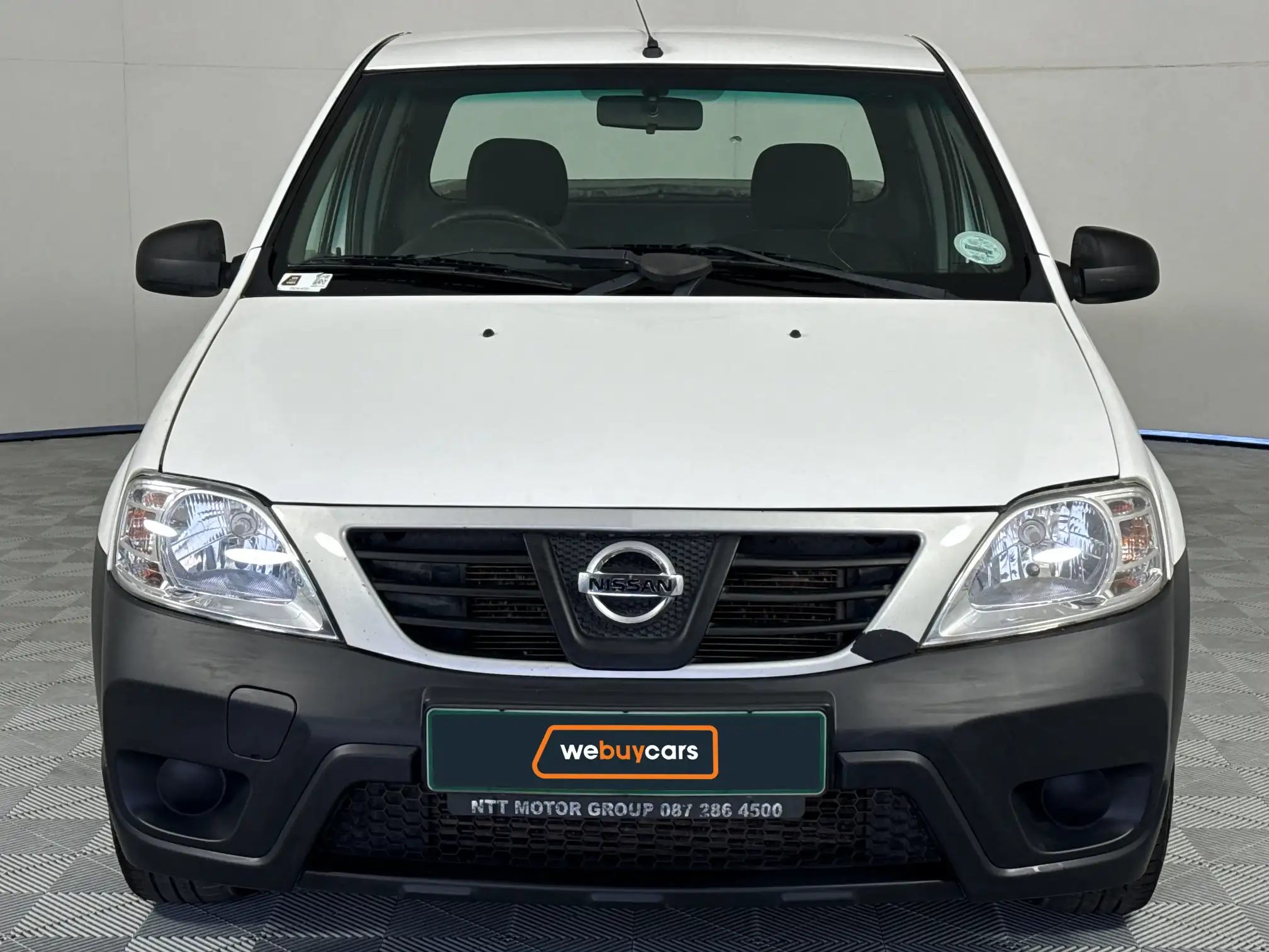 Nissan NP200