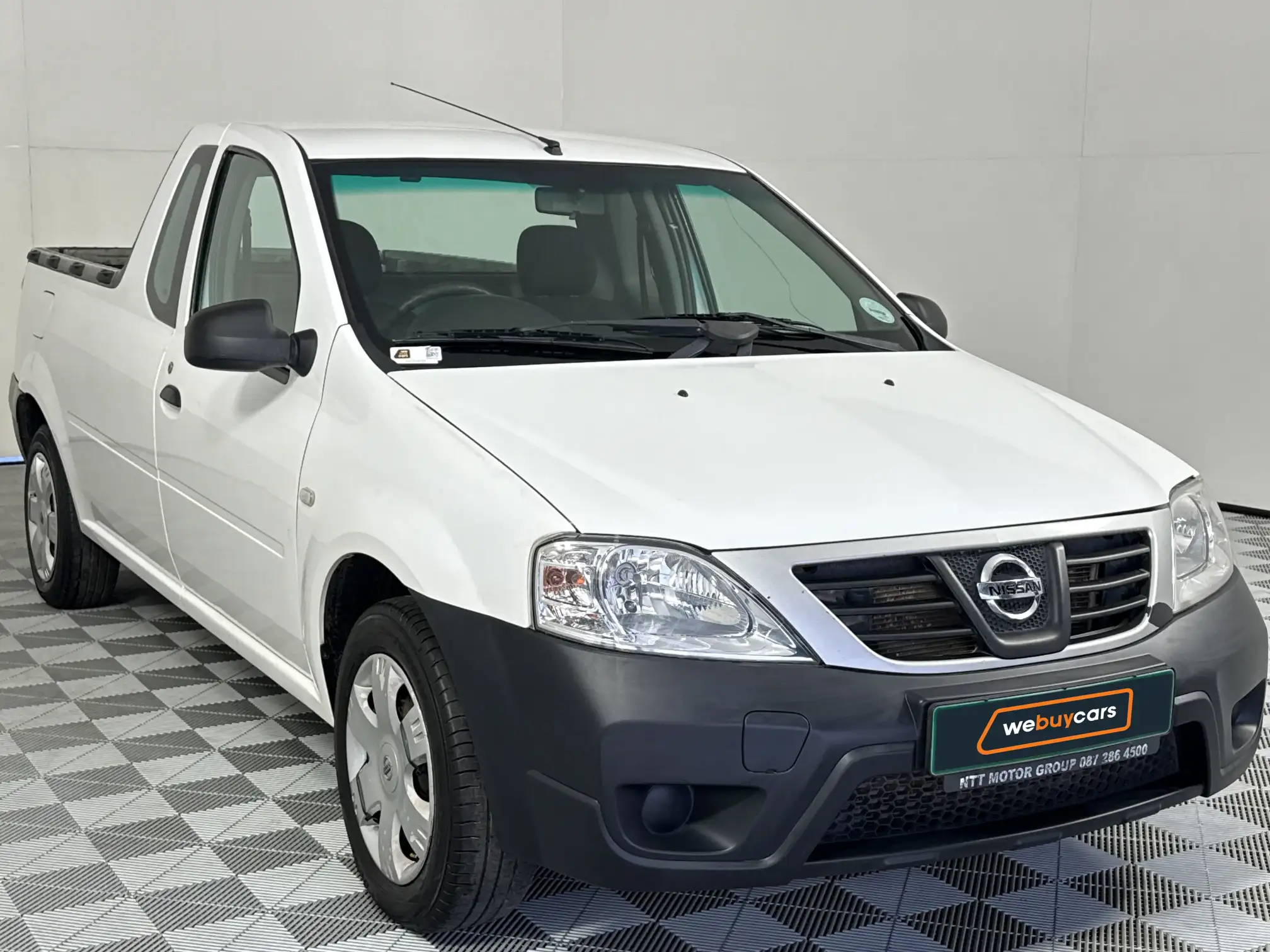 Nissan NP200