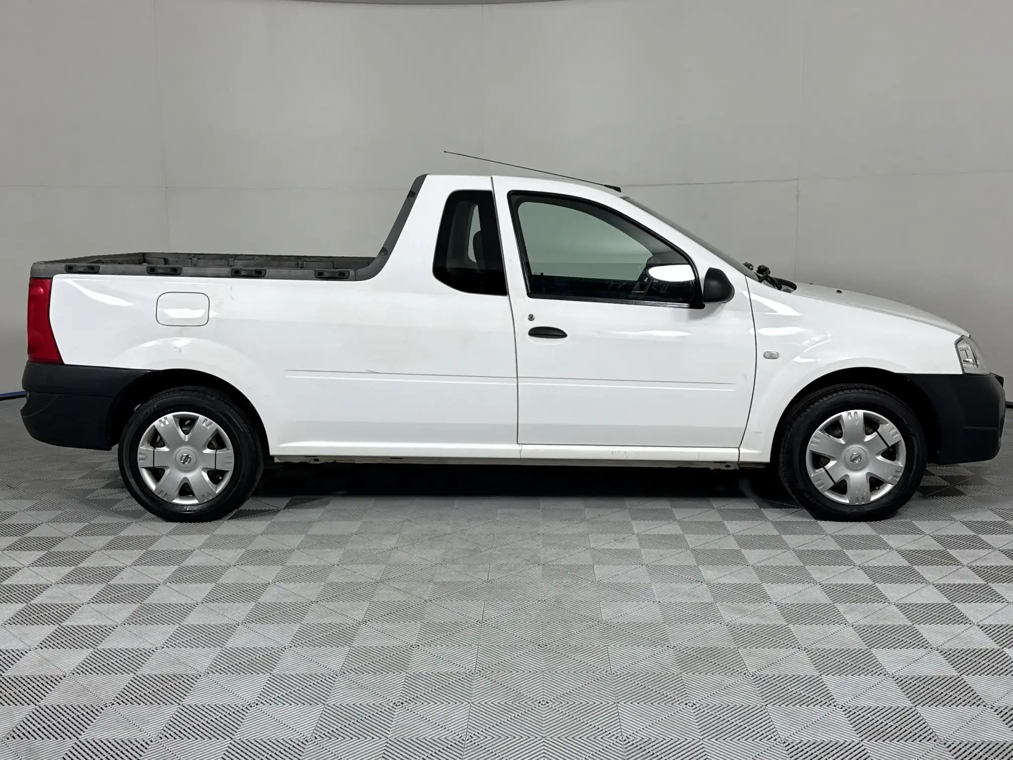 Nissan NP200