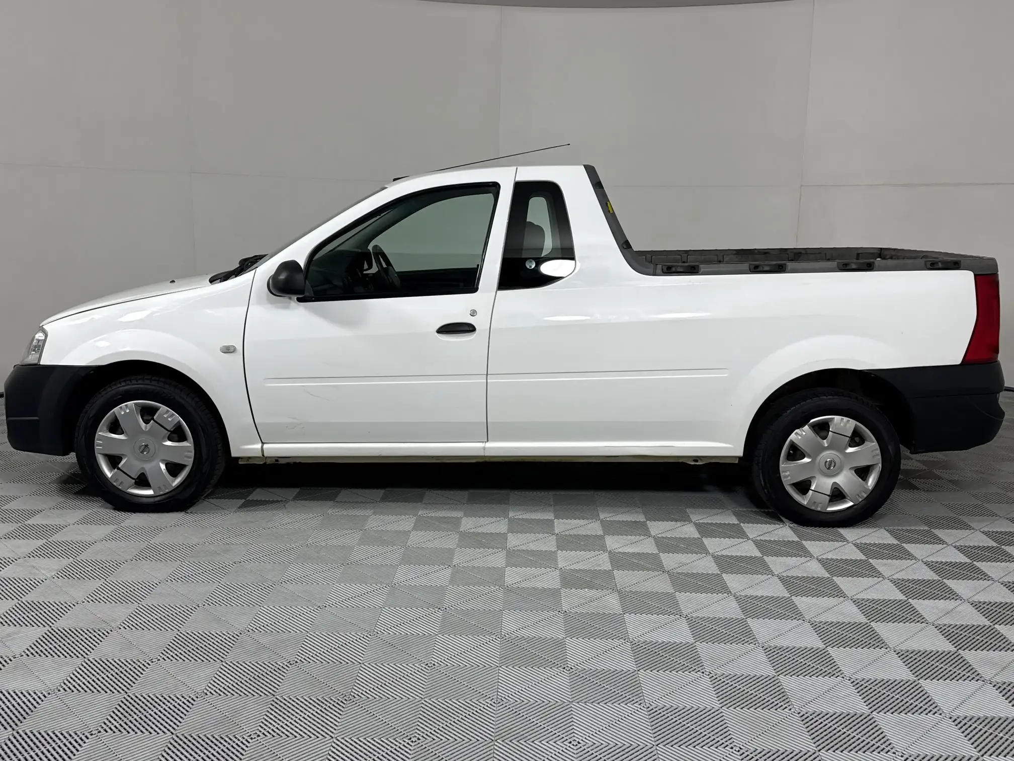 Nissan NP200