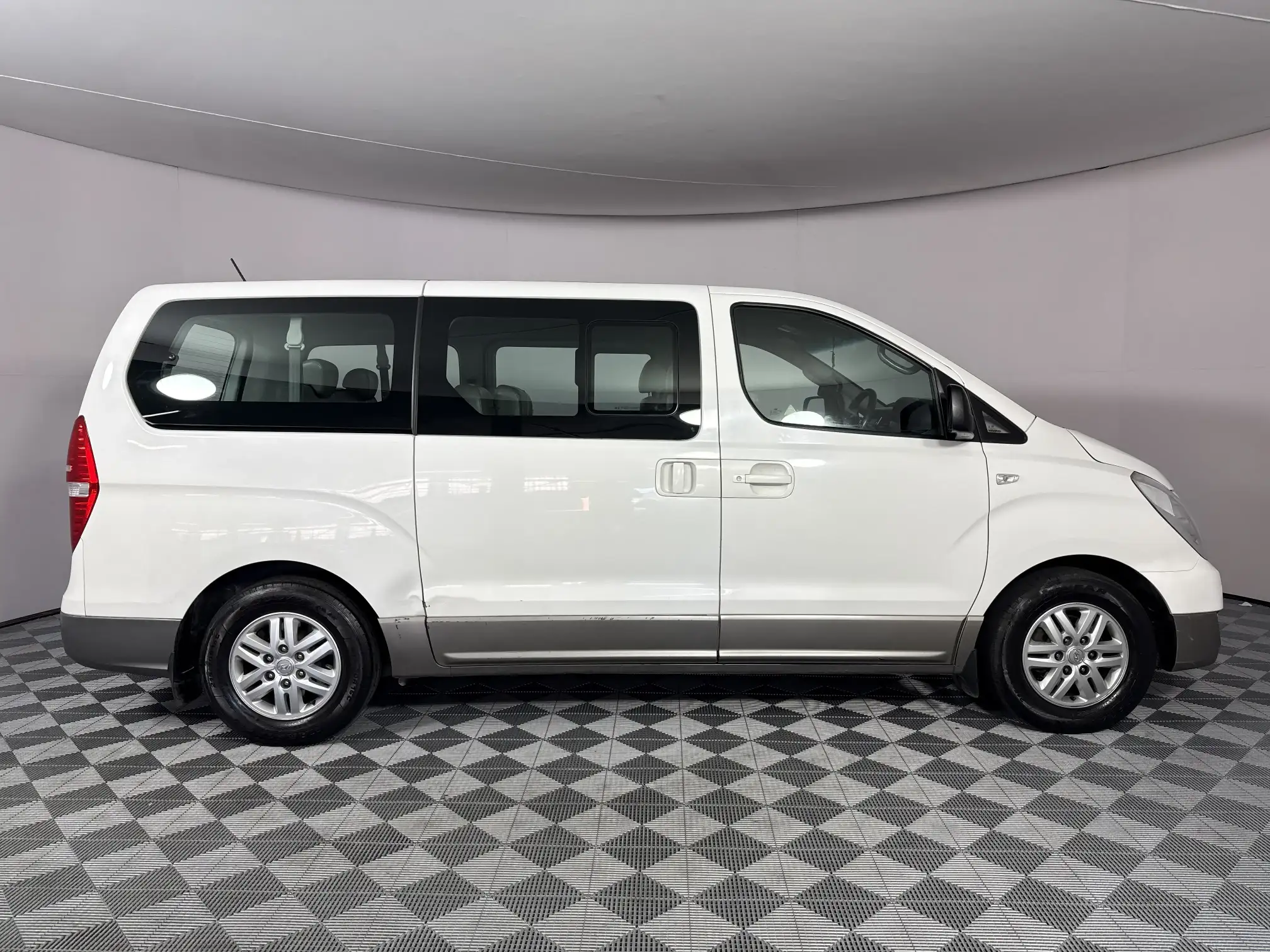Hyundai H-1