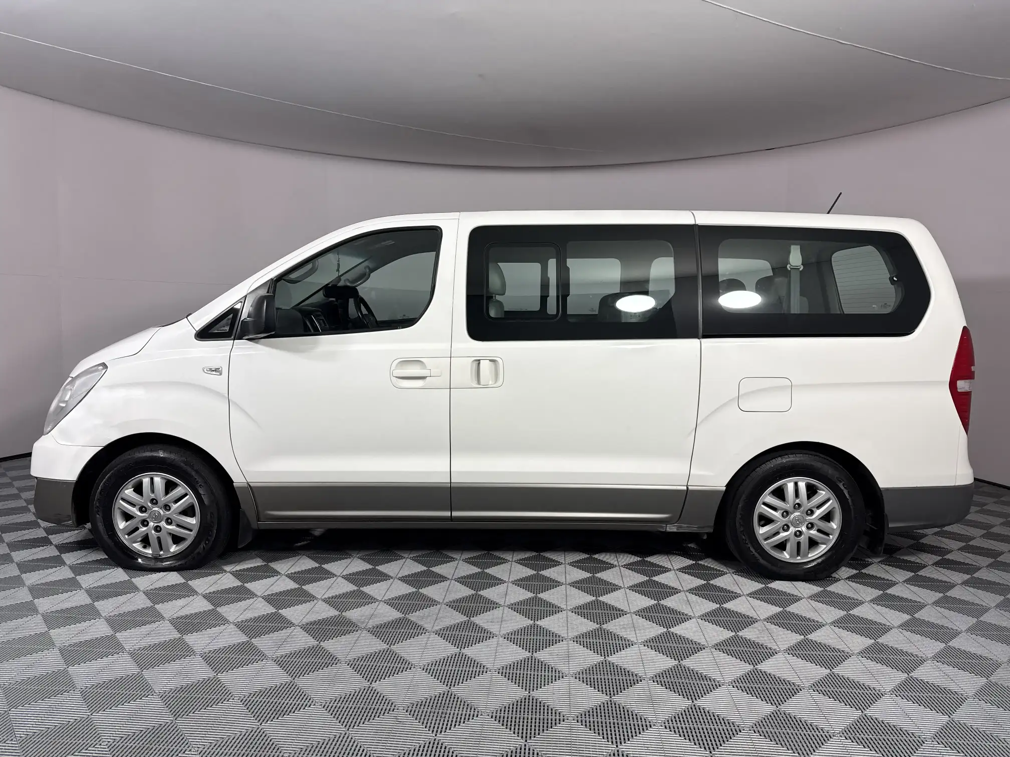 Hyundai H-1