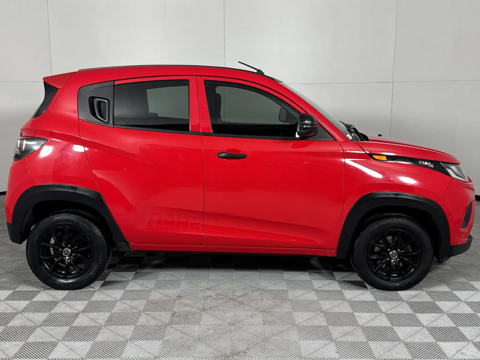 Mahindra KUV 100