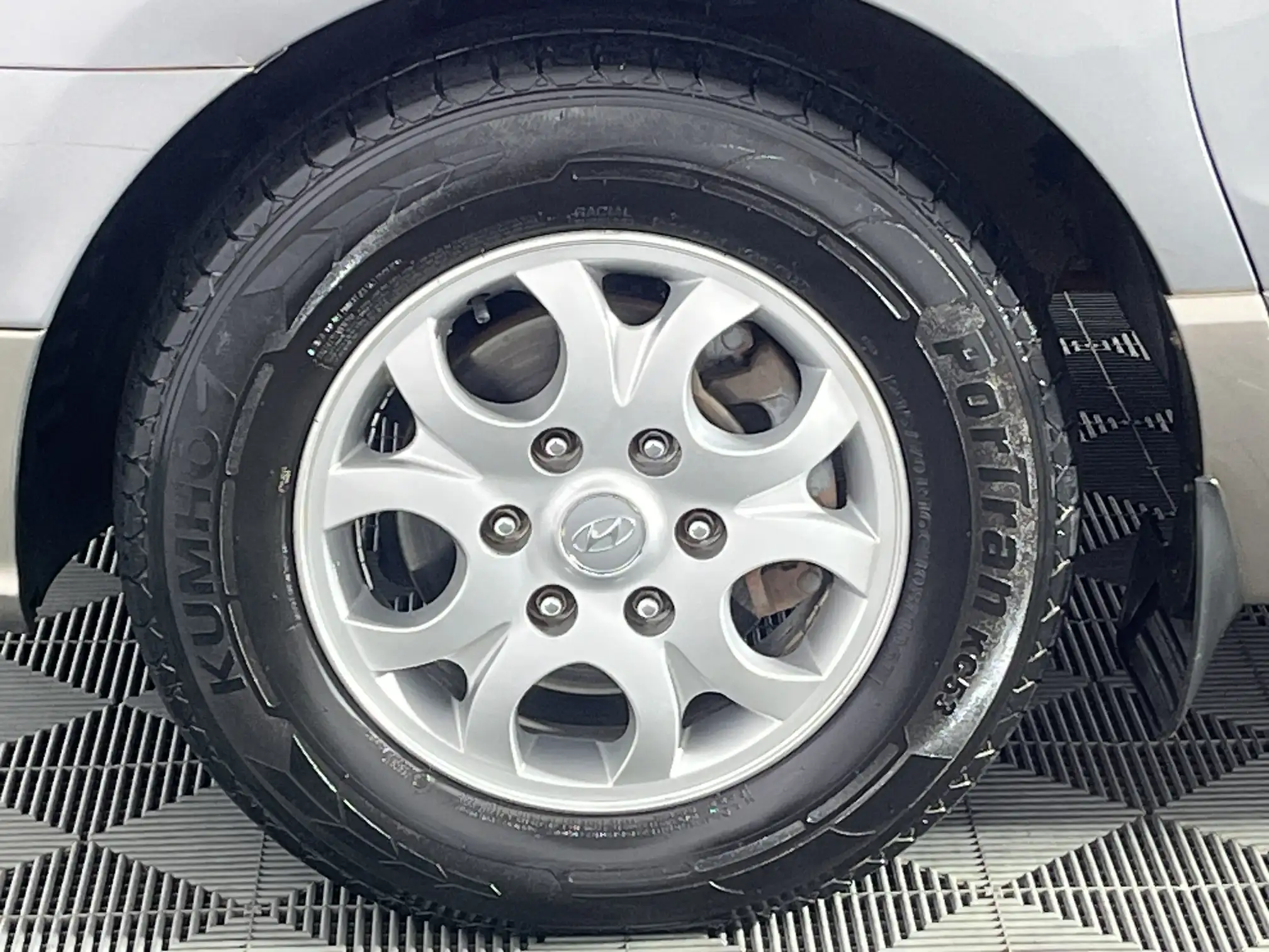 Hyundai H-1