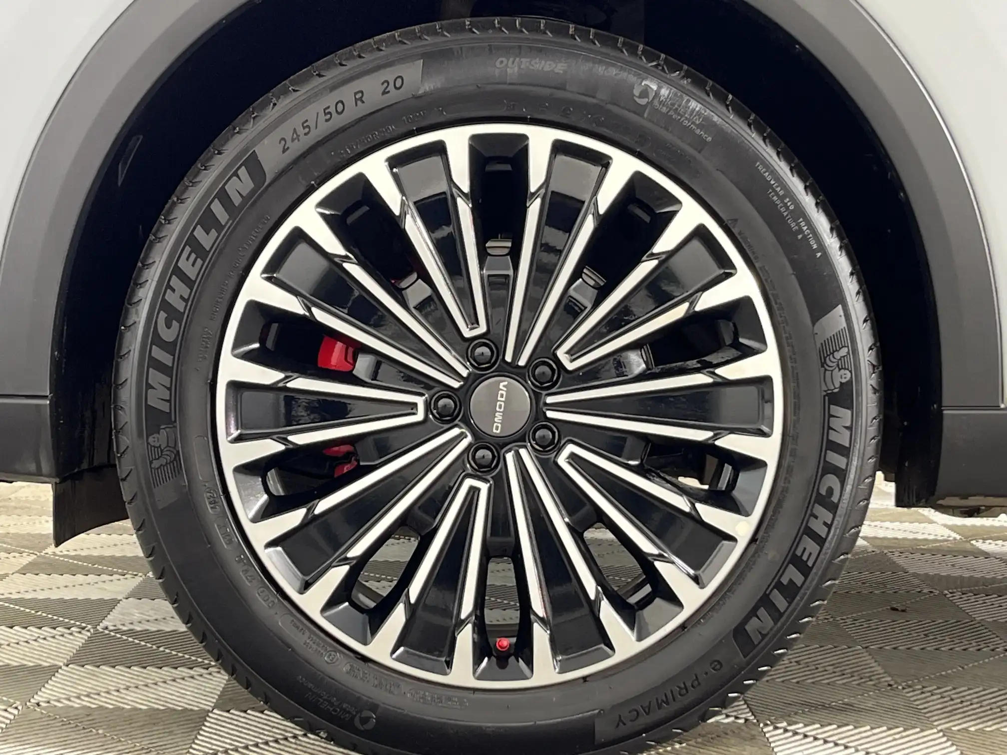 Omoda C9