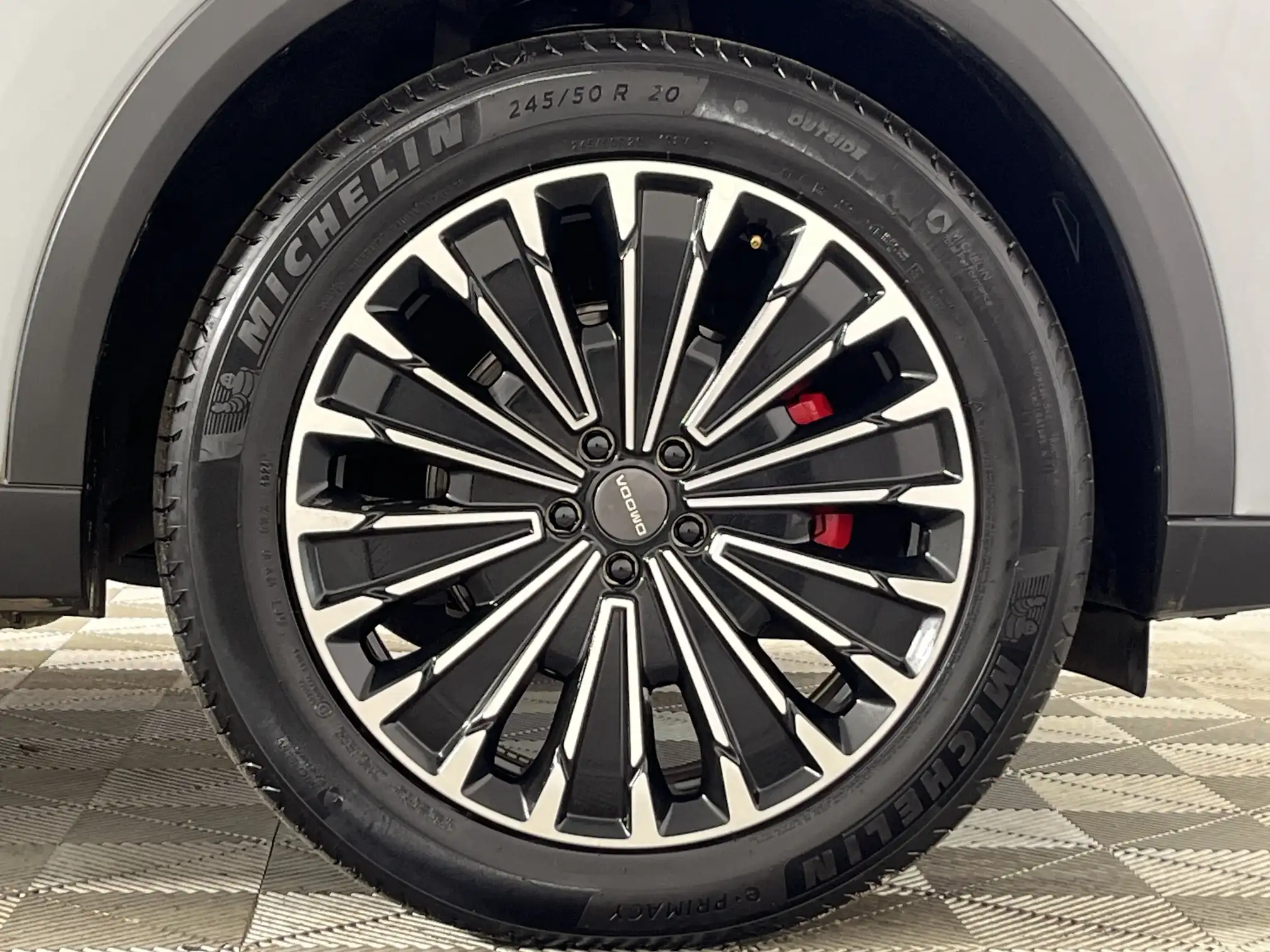 Omoda C9
