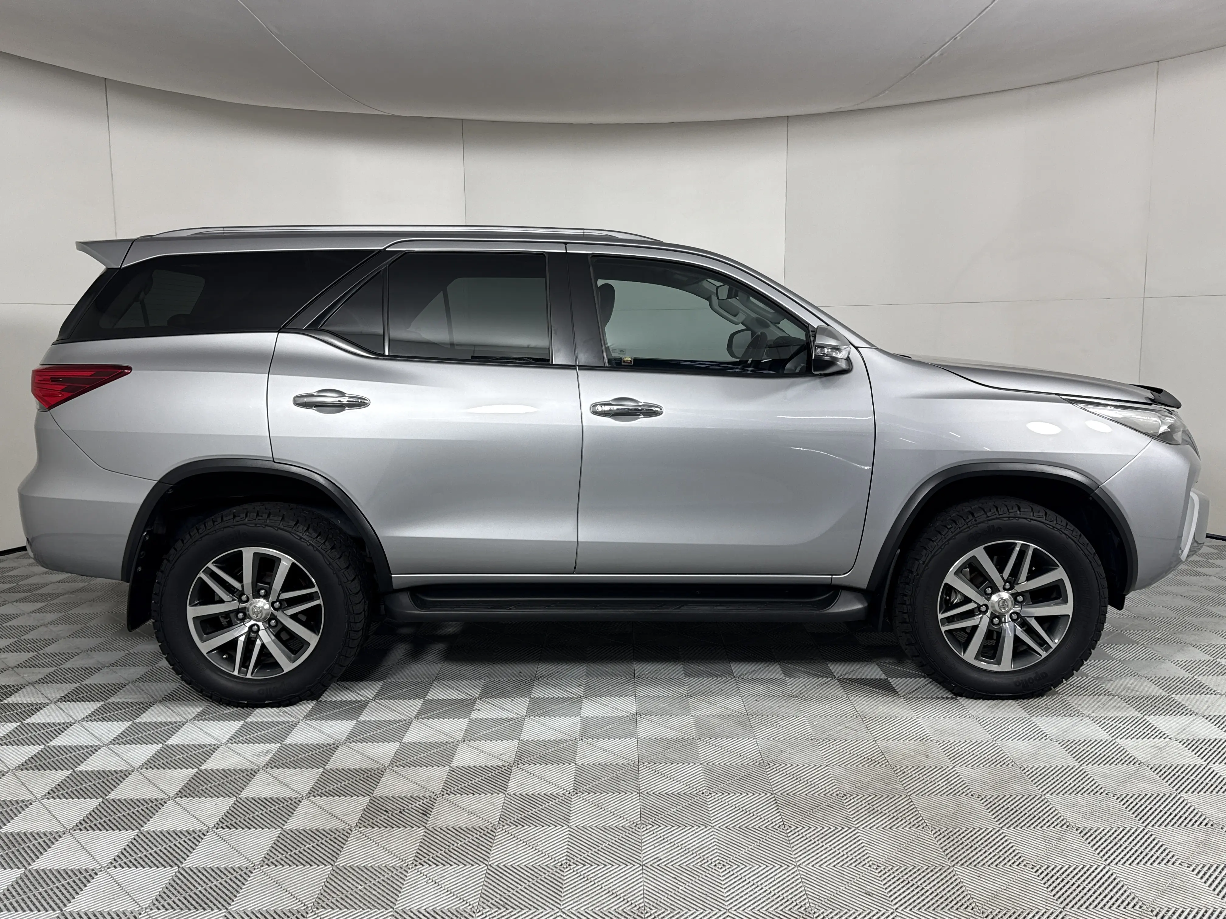 2020 Toyota Fortuner 2.8gd-6 R/B, photo 4