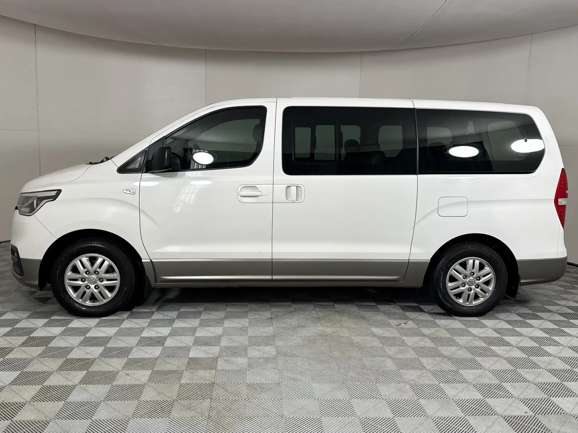 Hyundai H-1