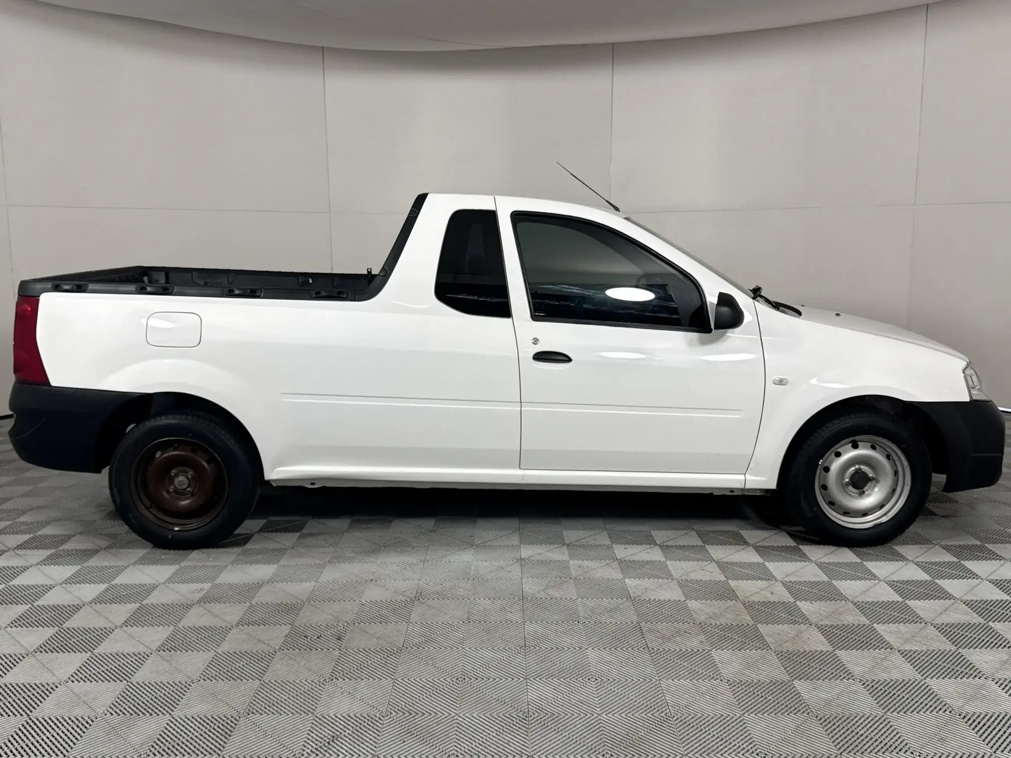 Nissan NP200