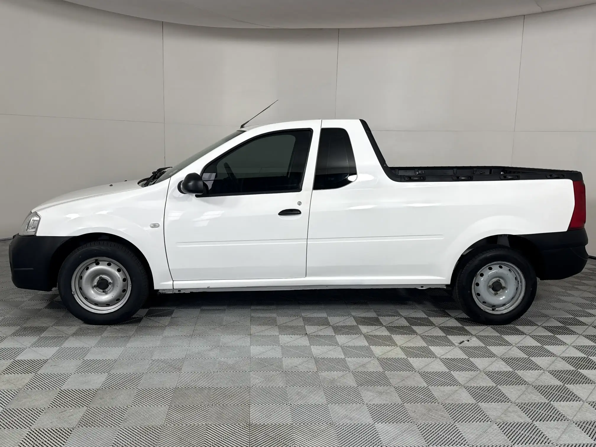 Nissan NP200