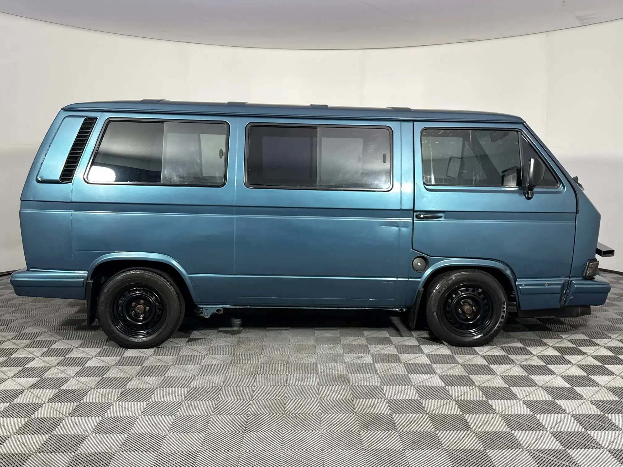 Volkswagen Kombi AND Microbus