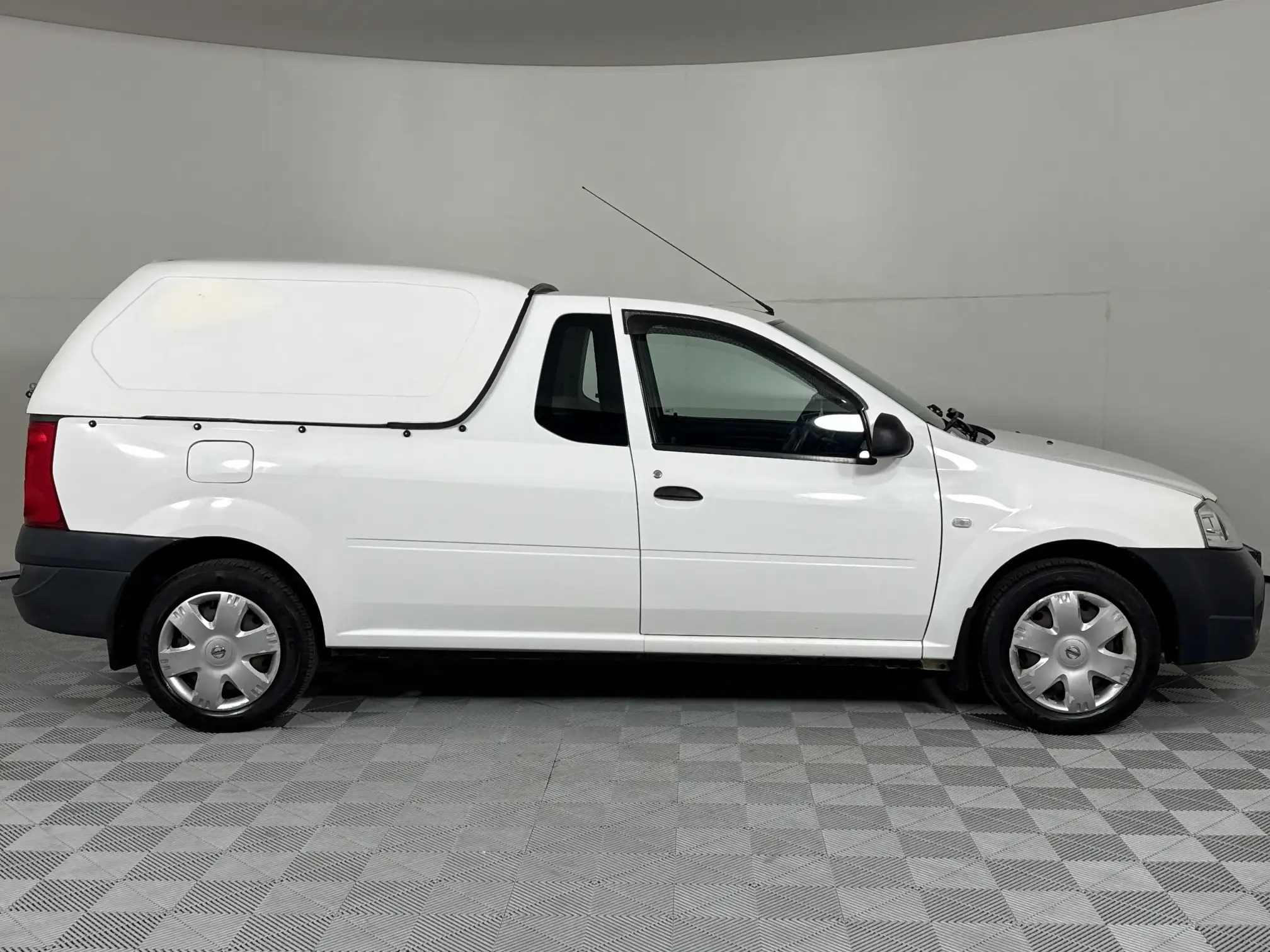 Nissan NP200