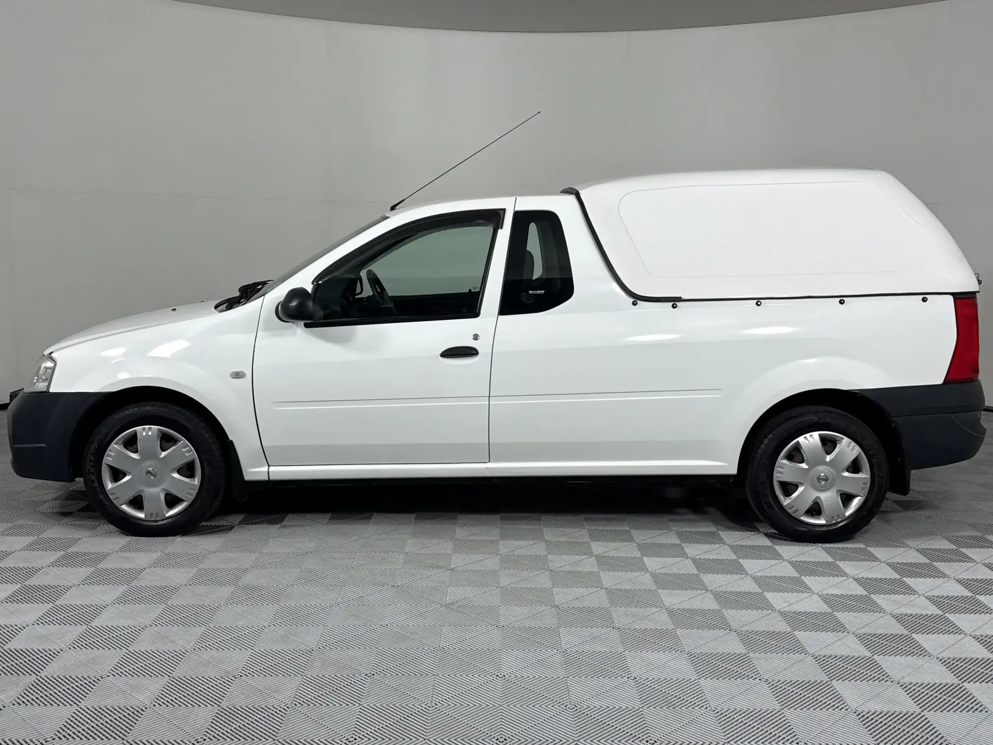 Nissan NP200