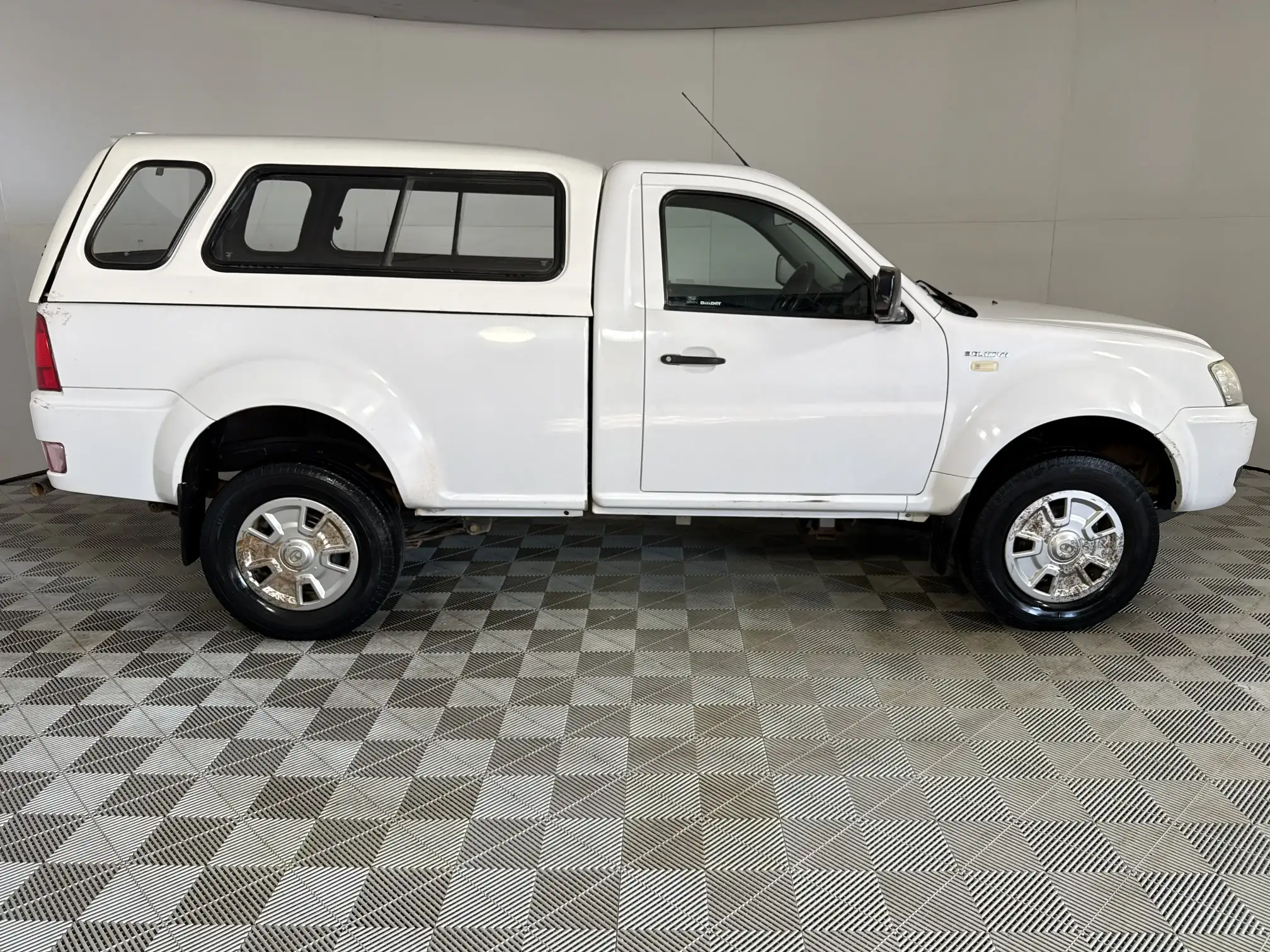 Tata Xenon