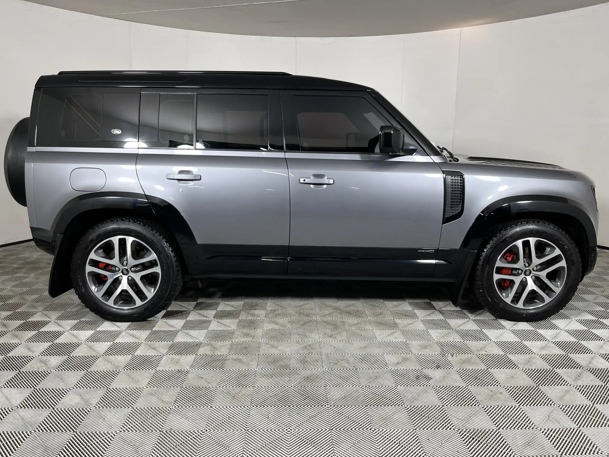 Land Rover Defender 110