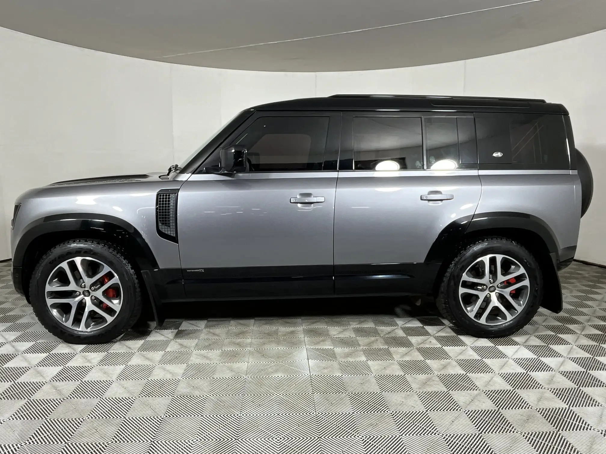 Land Rover Defender 110