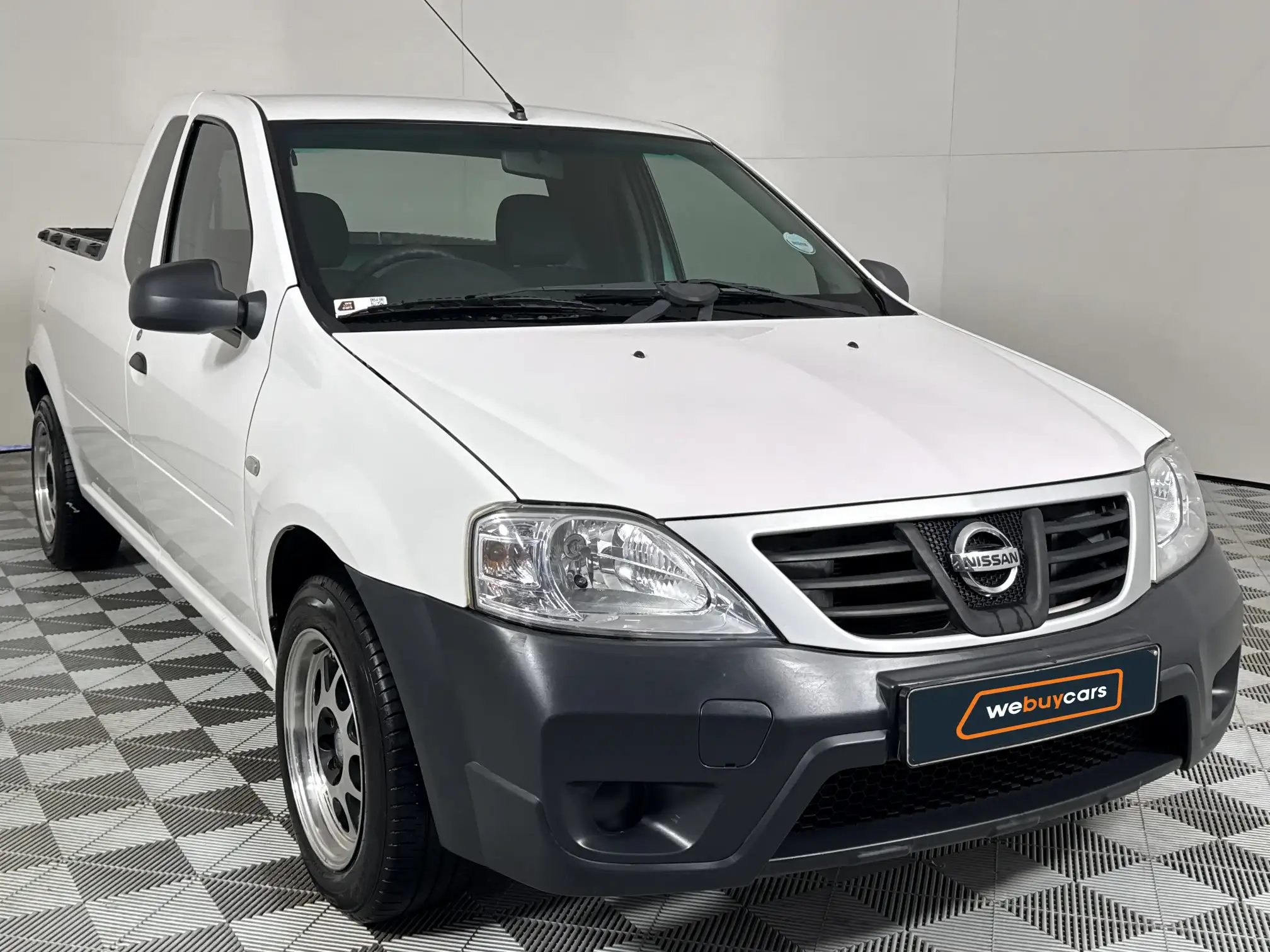 Nissan NP200