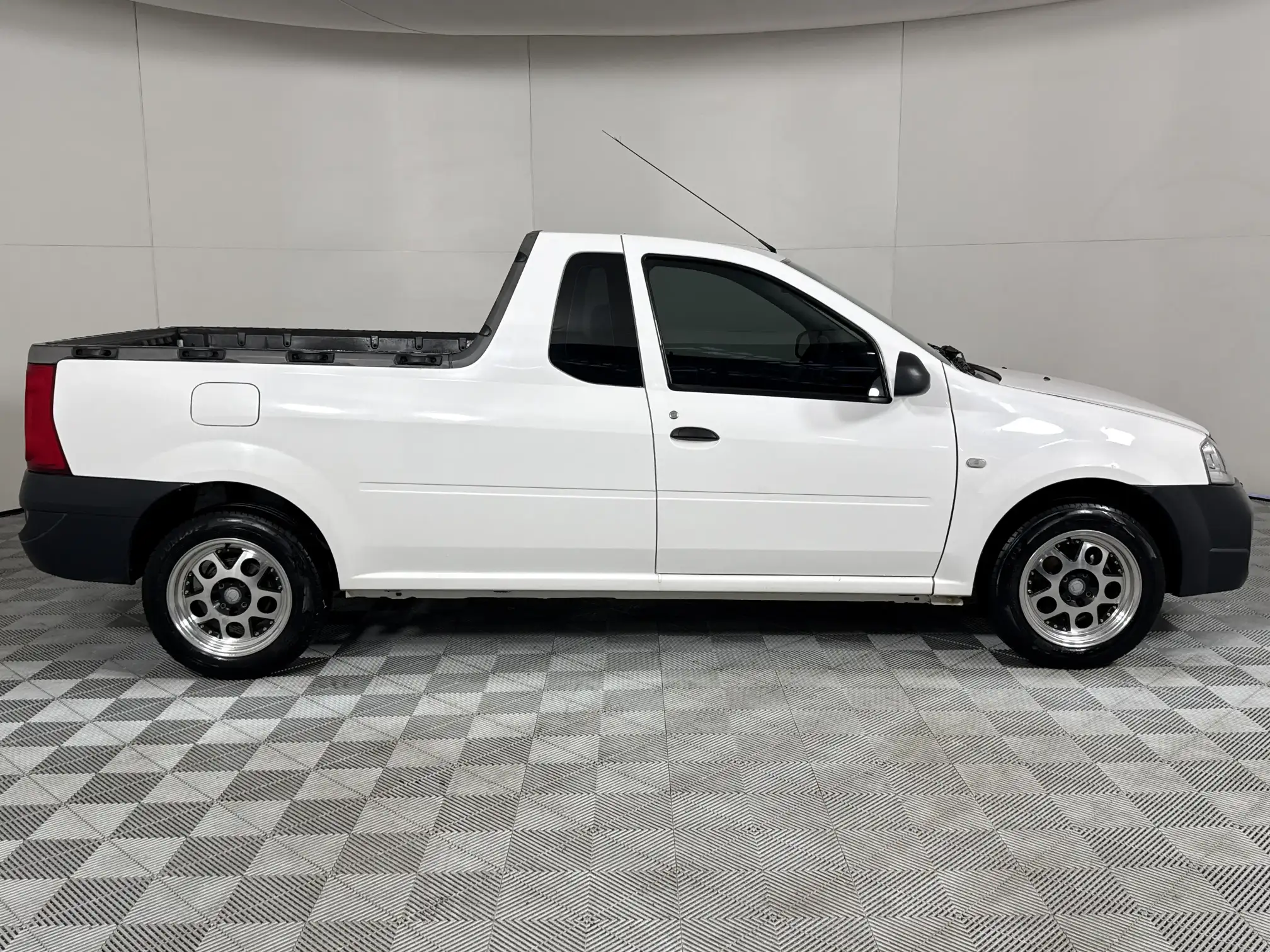 Nissan NP200