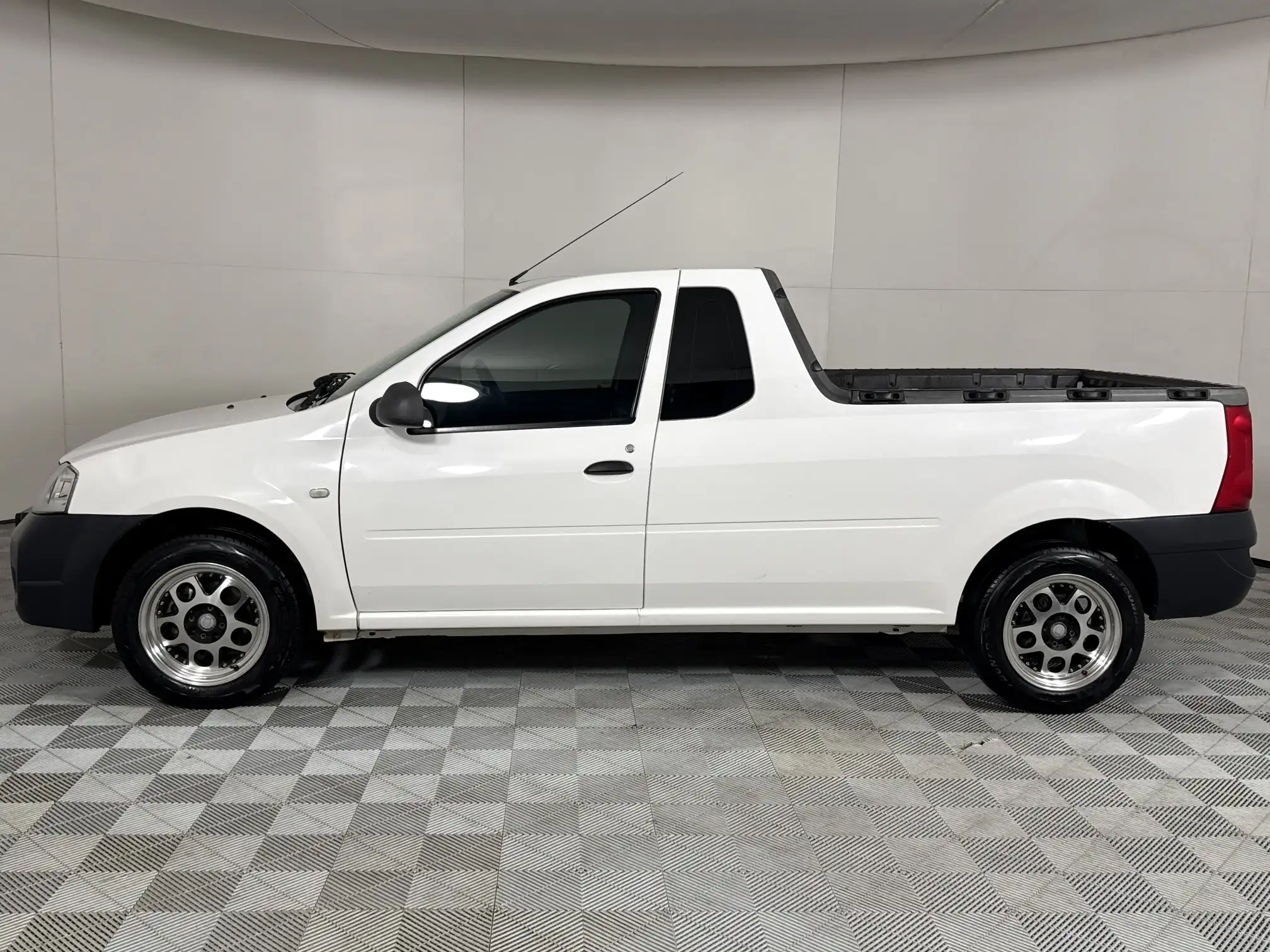 Nissan NP200