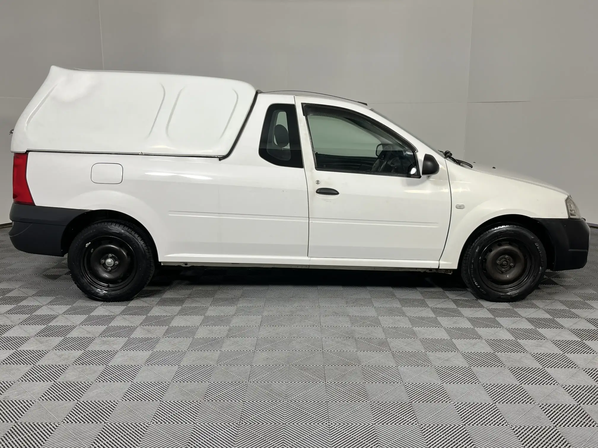 Nissan NP200